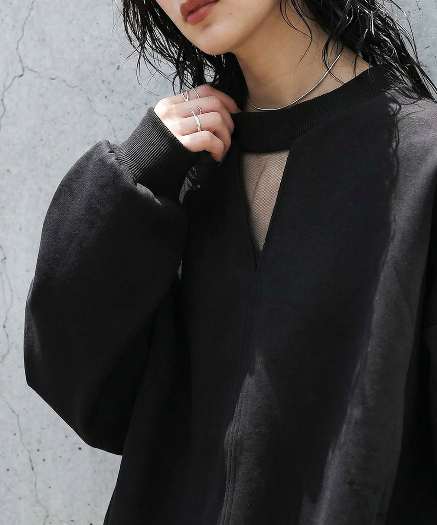 KYO Minimal Slit Neck Pullover Ladies