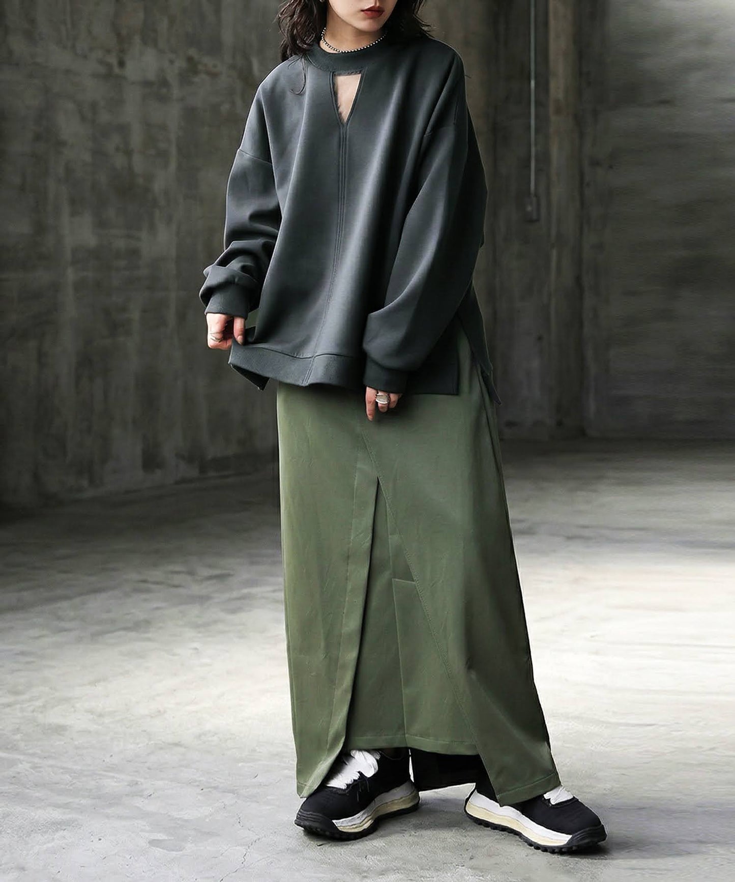 KYO Minimal Slit Neck Pullover Ladies