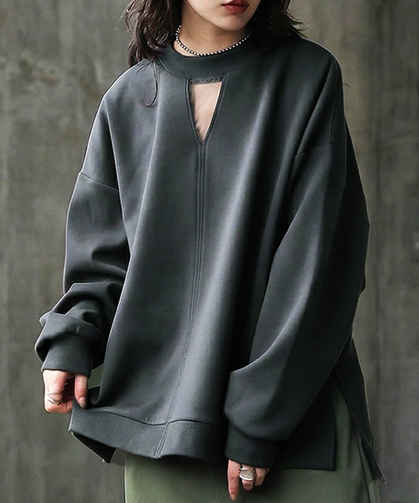 KYO Minimal Slit Neck Pullover Ladies