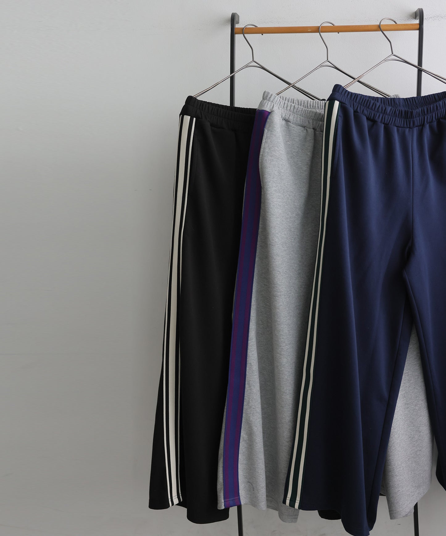 Color-Coordinated Line Pants Ladies