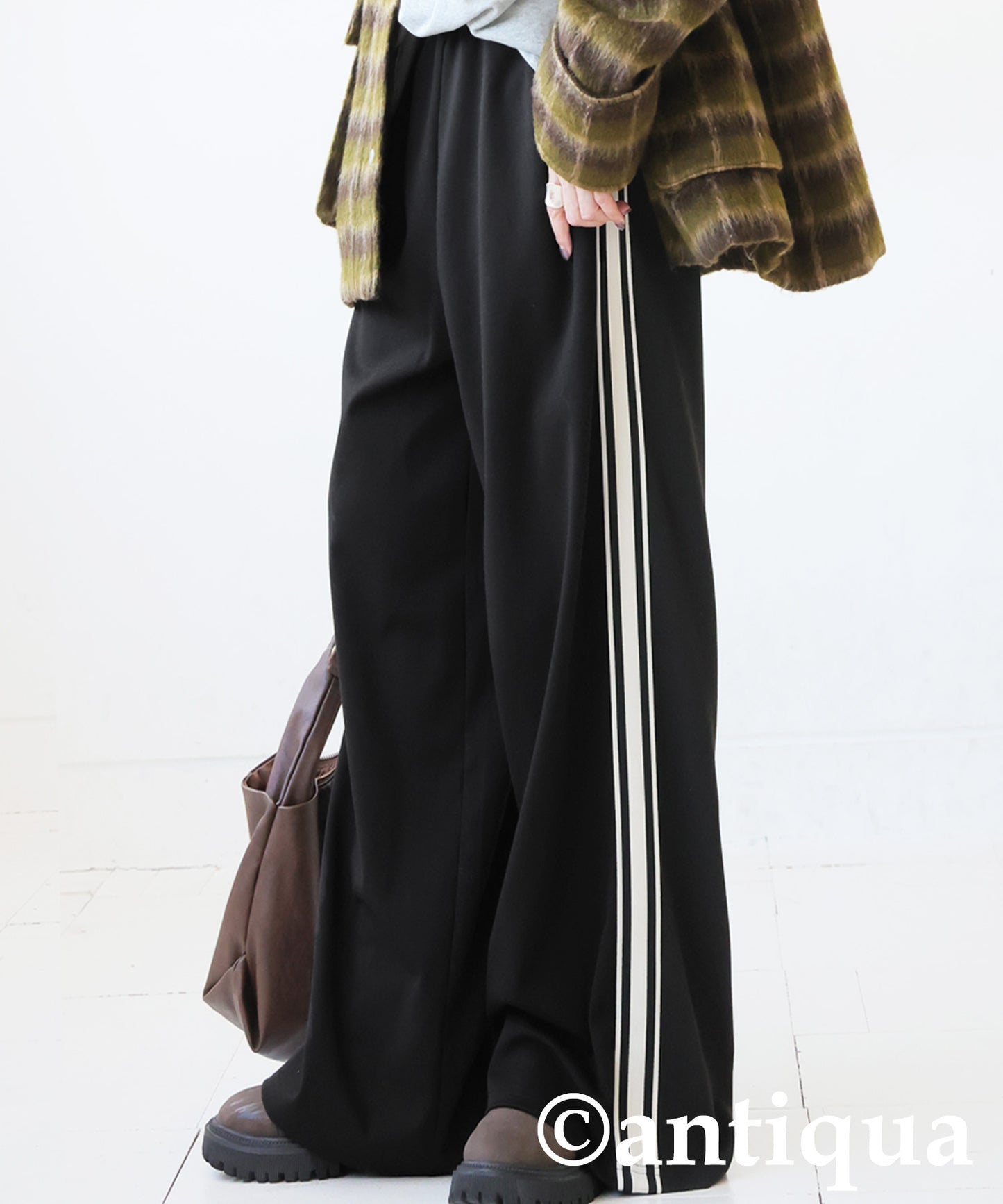 Color-Coordinated Line Pants Ladies