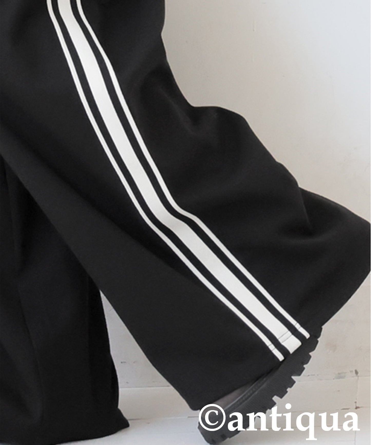 Color-Coordinated Line Pants Ladies