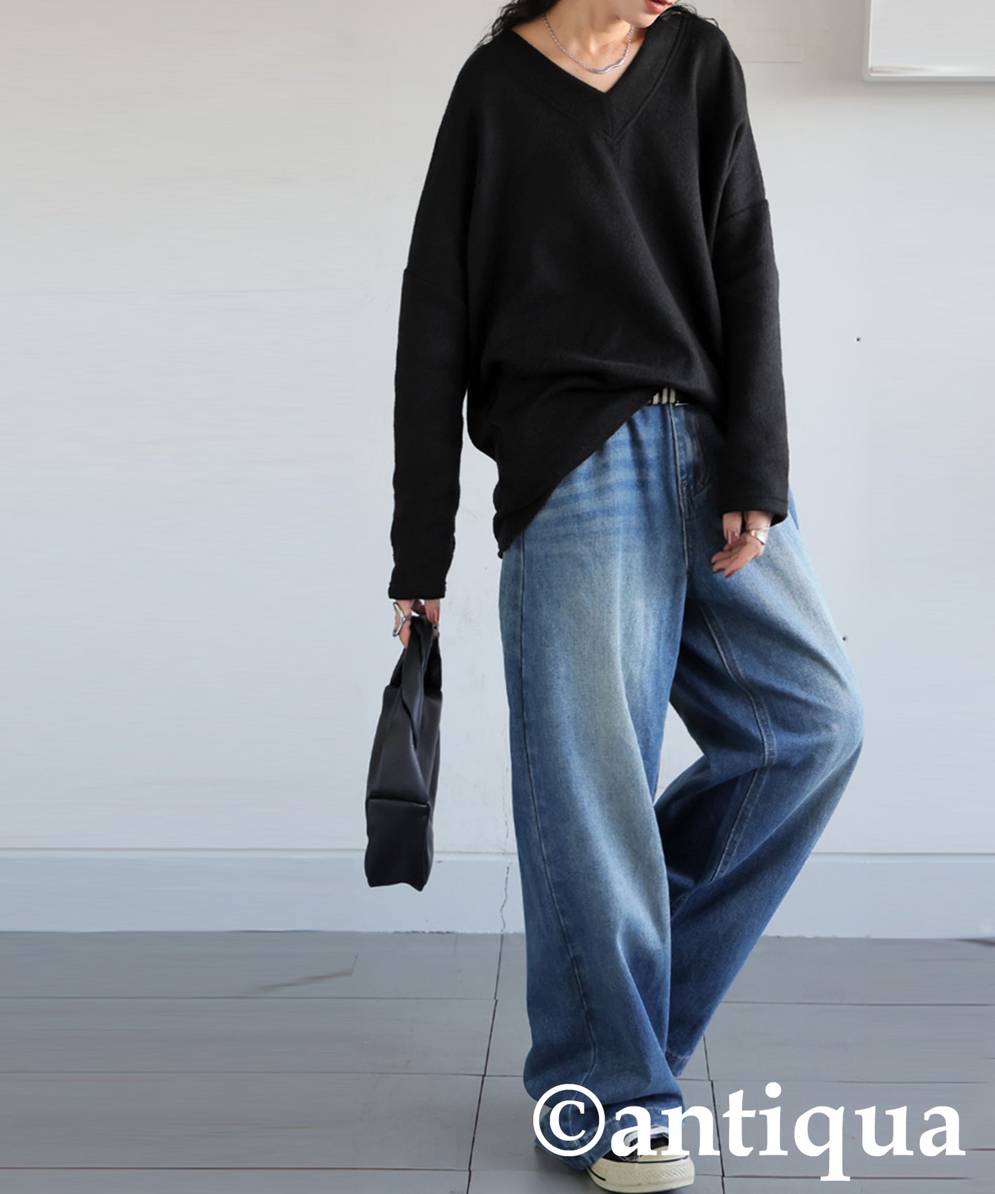 Beautiful V-Neck Knit Top Ladies