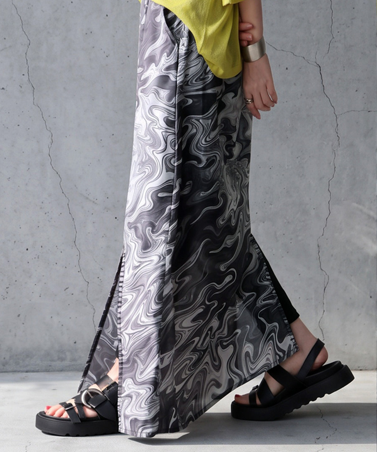 NUUUII Marble Pattern Slit Long Skirt Ladies