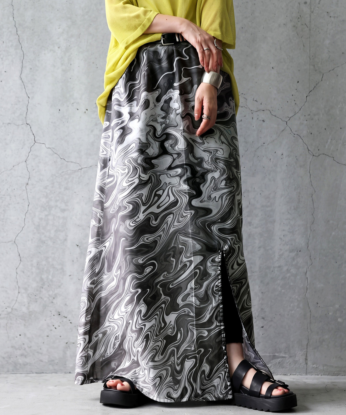NUUUII Marble Pattern Slit Long Skirt Ladies