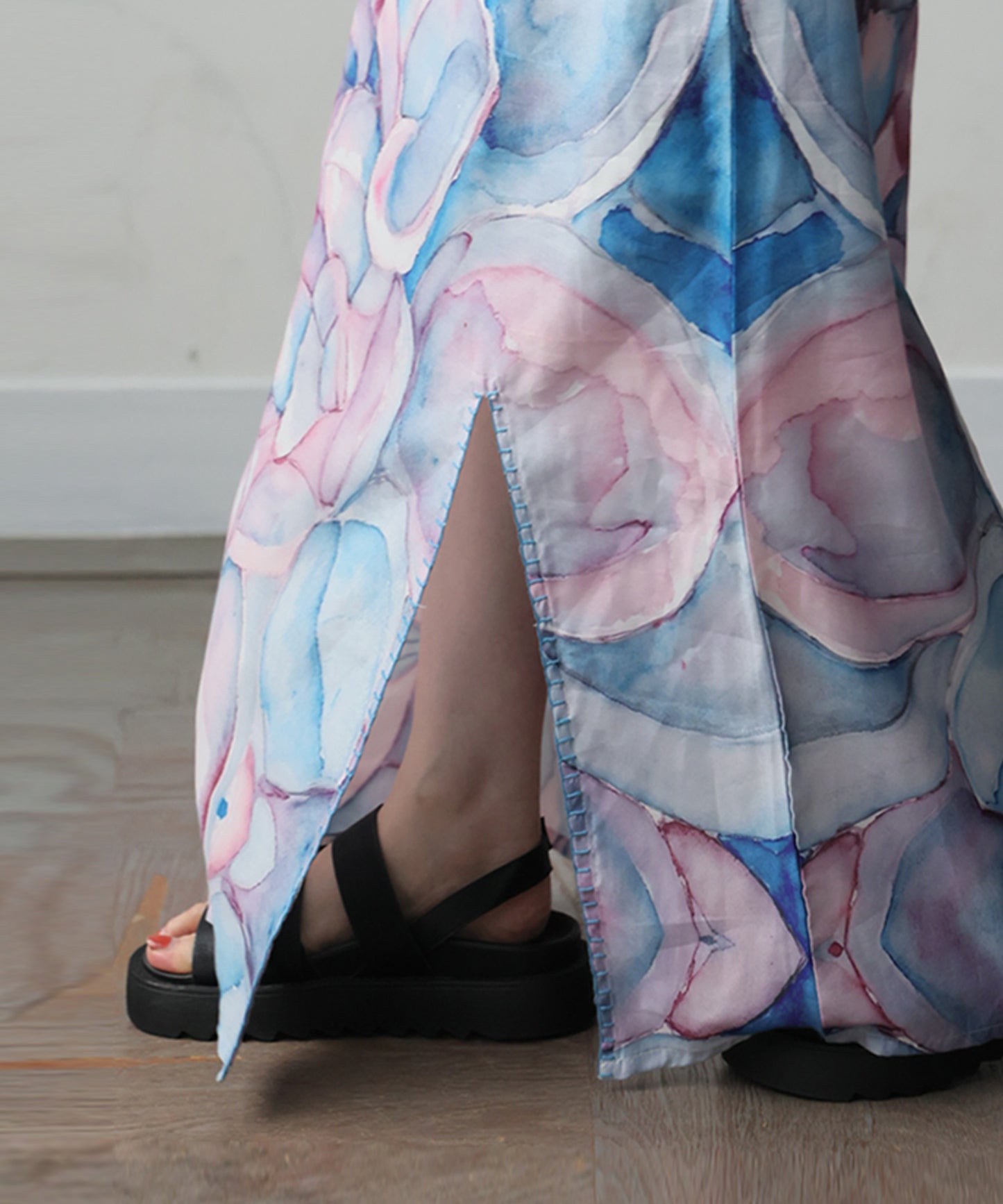 NUUUII Watercolor Floral Print Long Skirt With Front Slit Ladies
