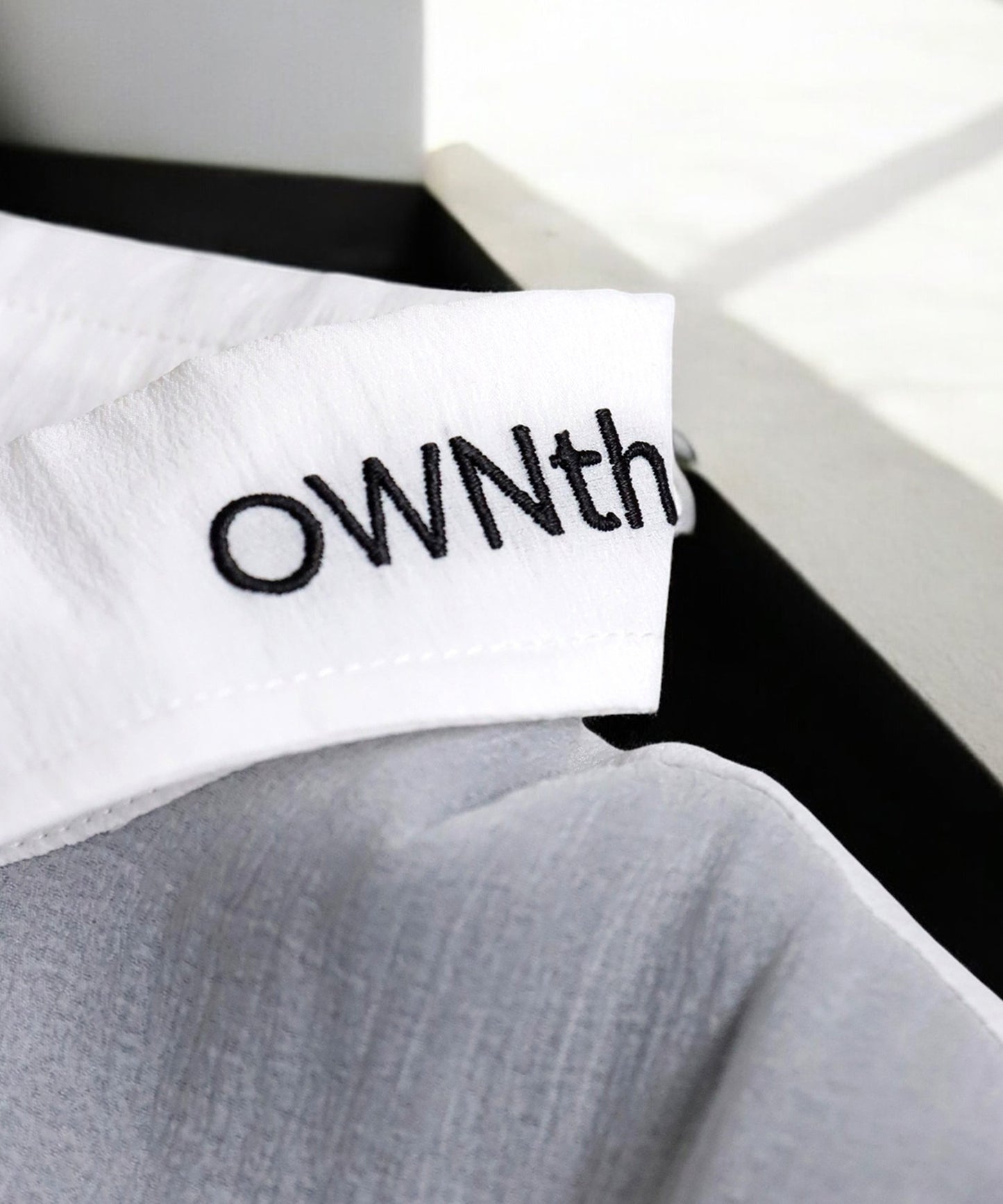 Ladies Bicolor Logo Embroidery 2-Way Shirt