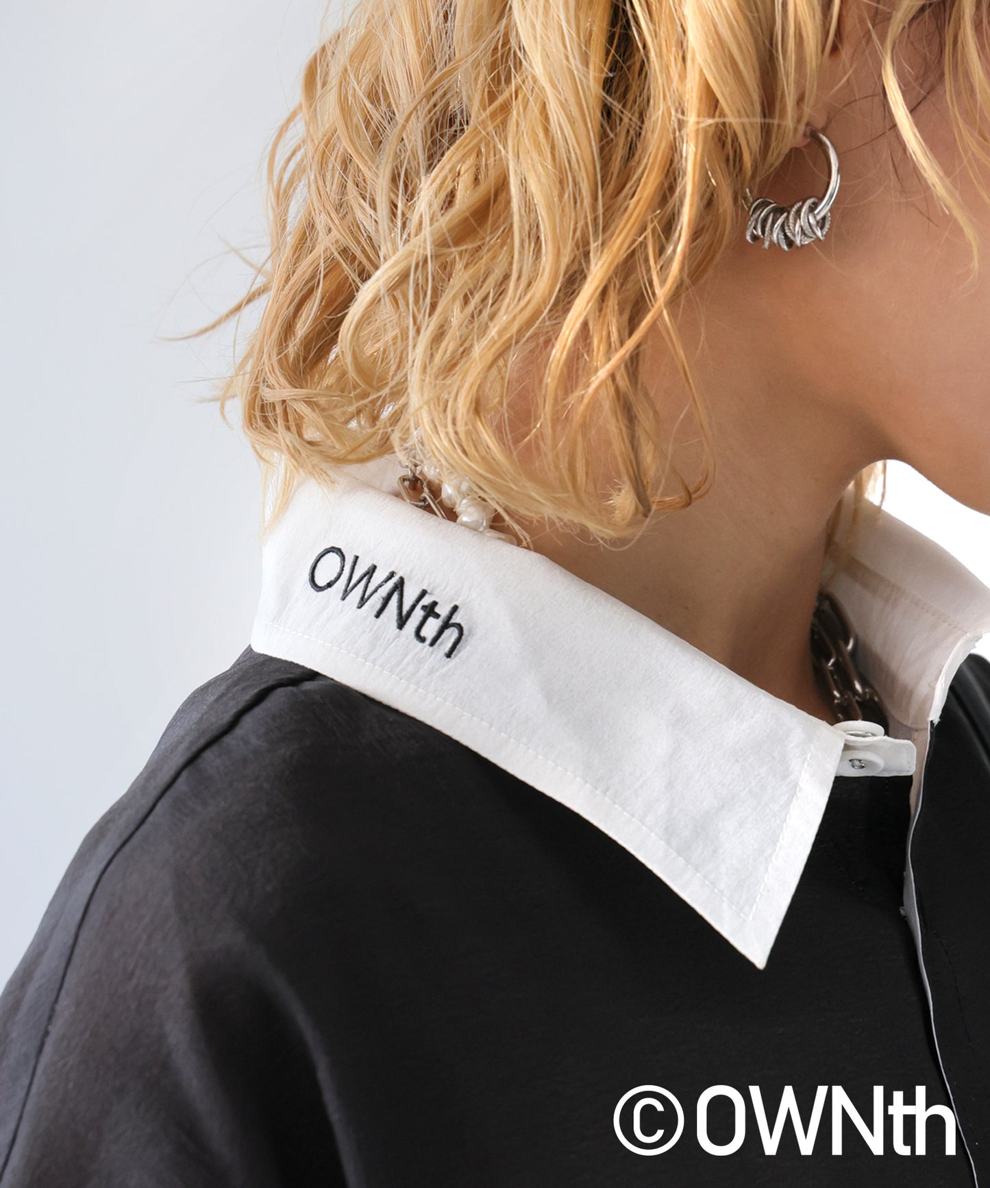 Ladies Bicolor Logo Embroidery 2-Way Shirt