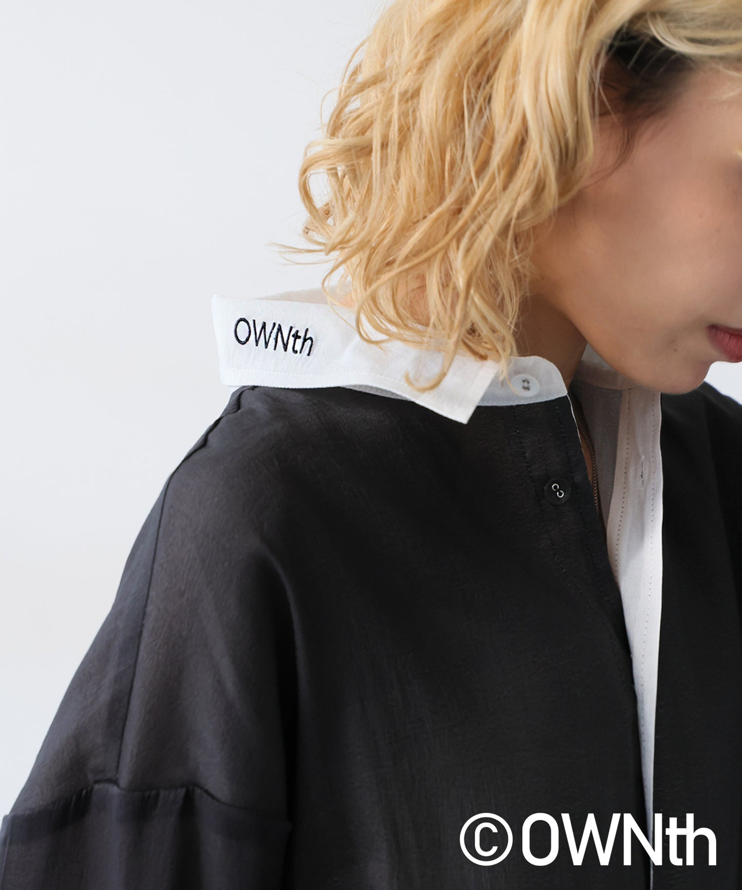 Ladies Bicolor Logo Embroidery 2-Way Shirt