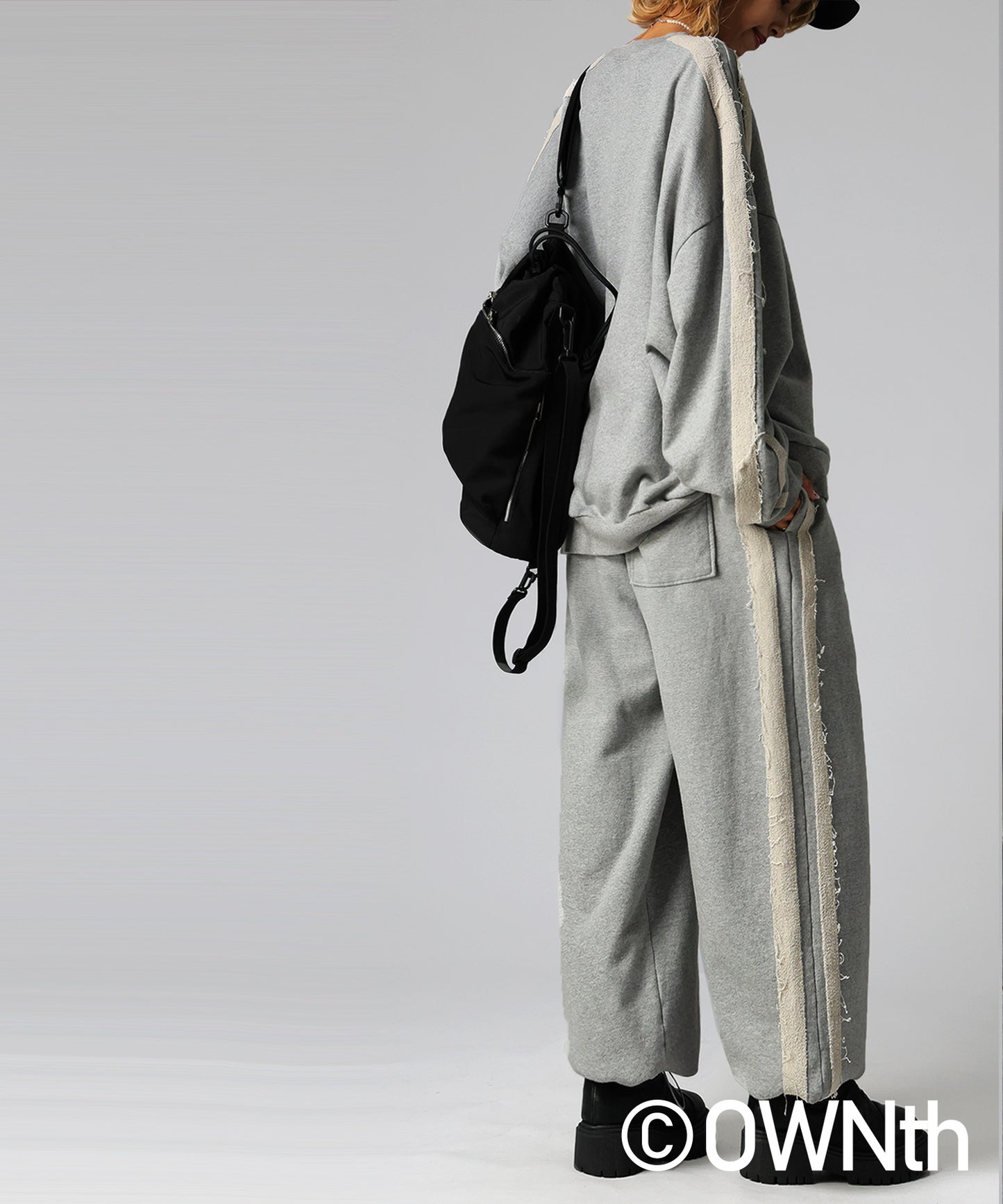 OWNth Color-Scheme Line Sweatshirt Ladies