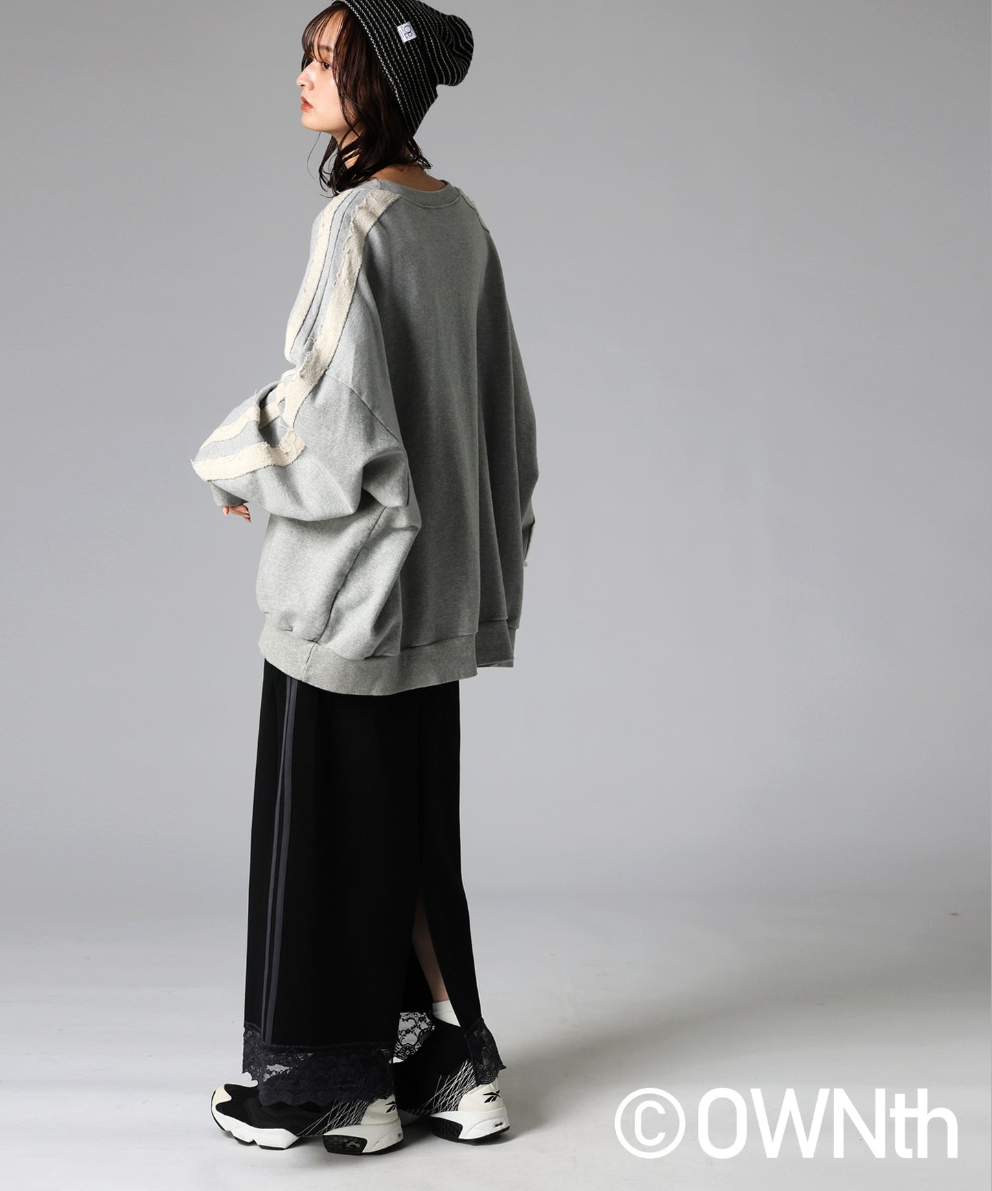 OWNth Color-Scheme Line Sweatshirt Ladies