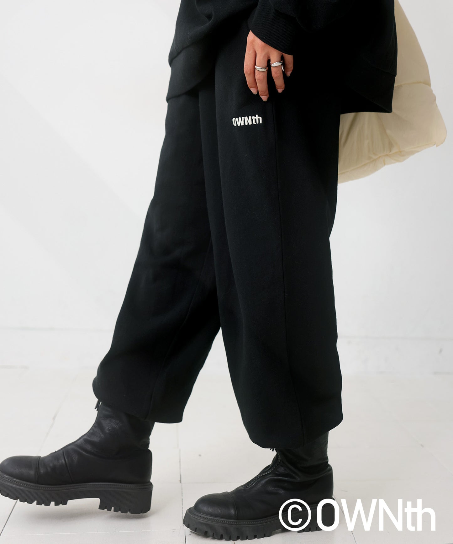 Shrink chip code design "OWNth" logo sweat pants Unisex