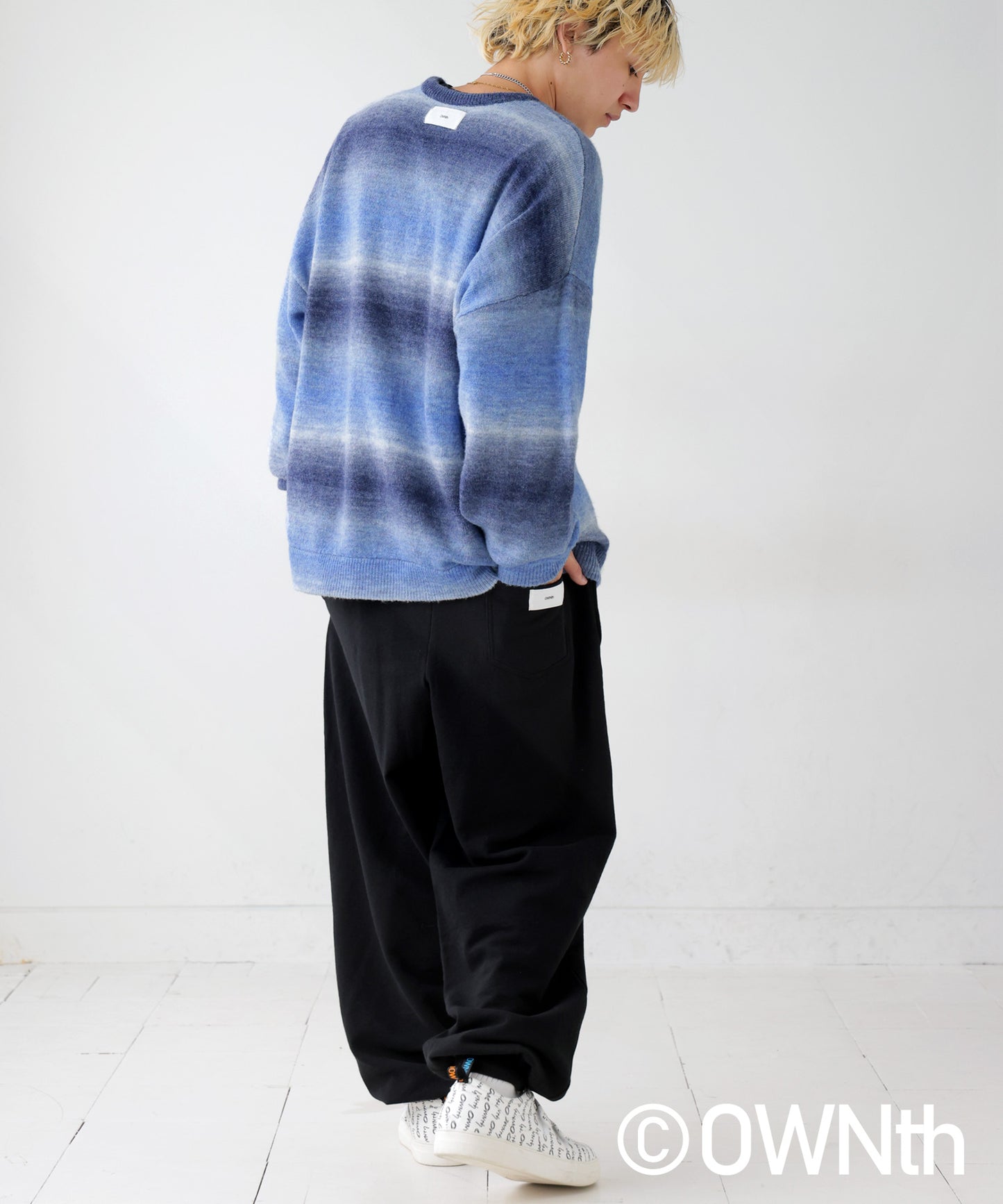 Gradation crew neck knit Unisex