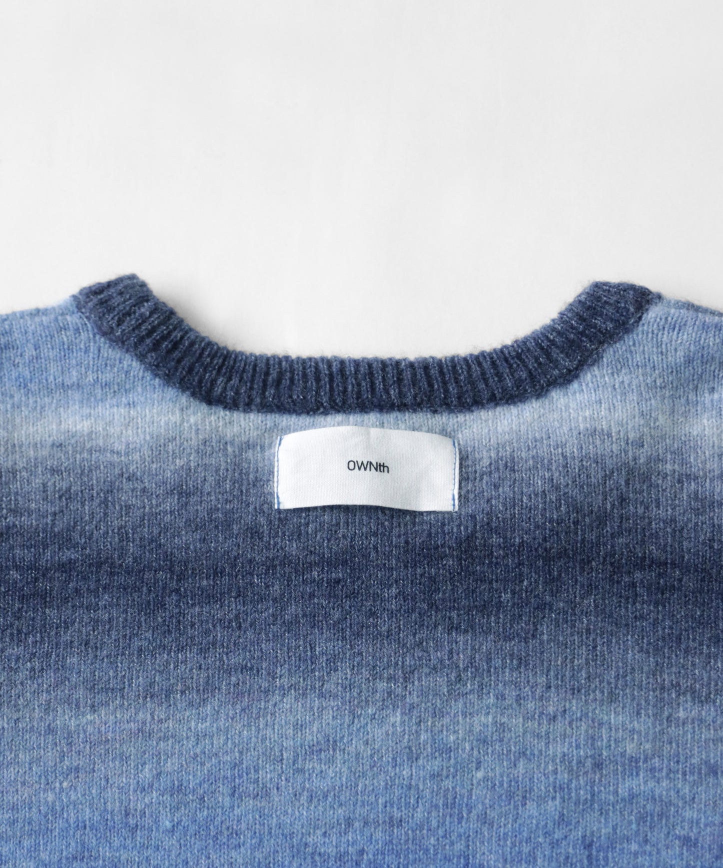 Gradation crew neck knit Unisex