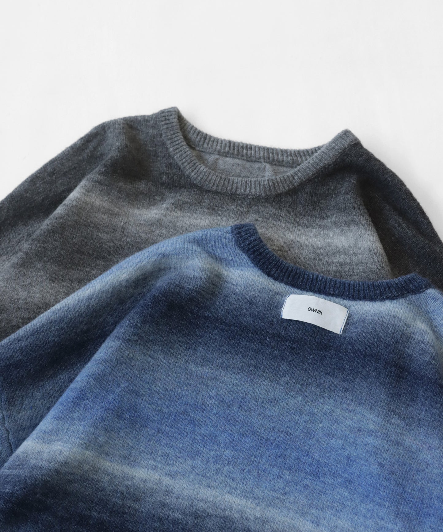 Gradation crew neck knit Unisex