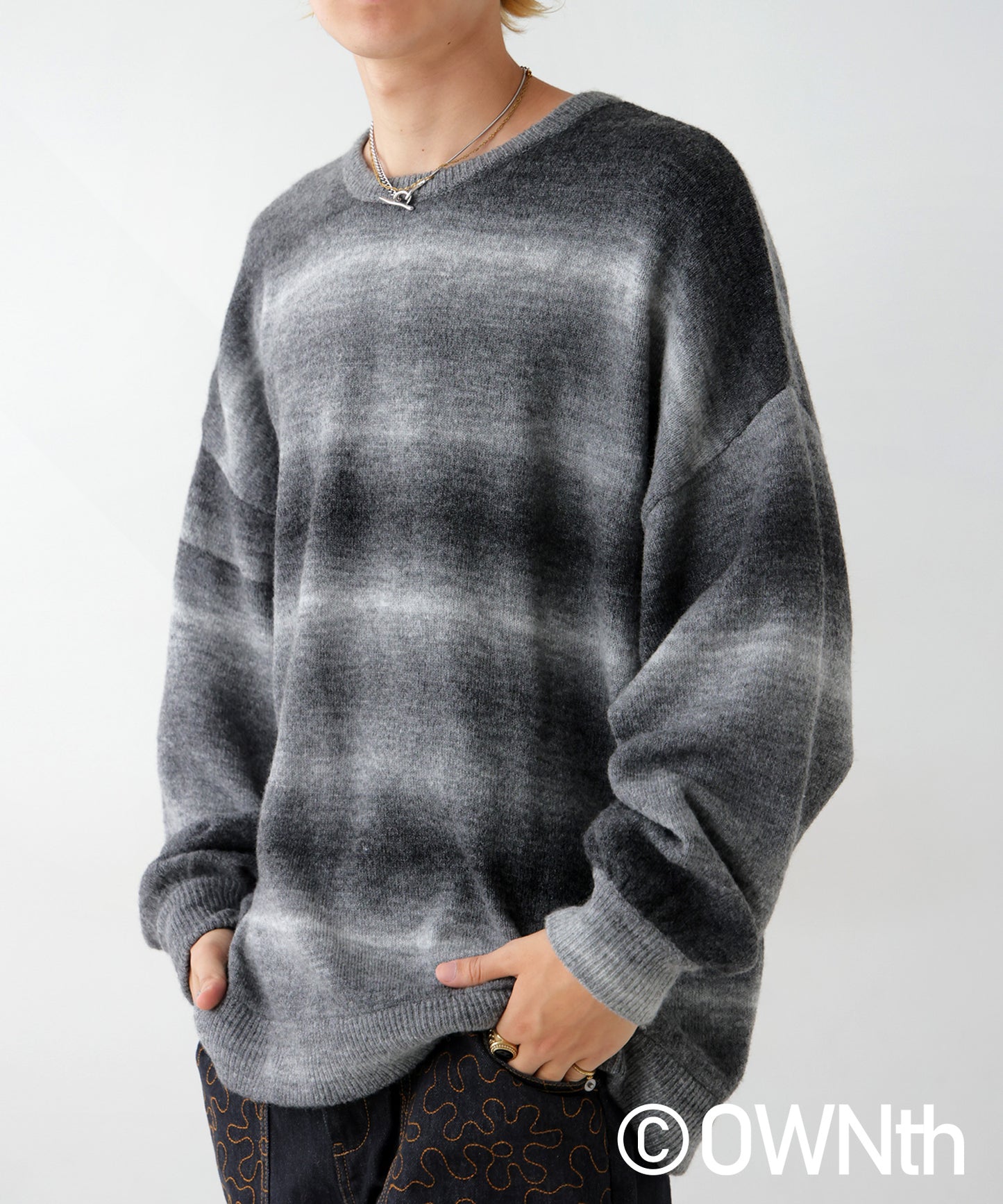 Gradation crew neck knit Unisex