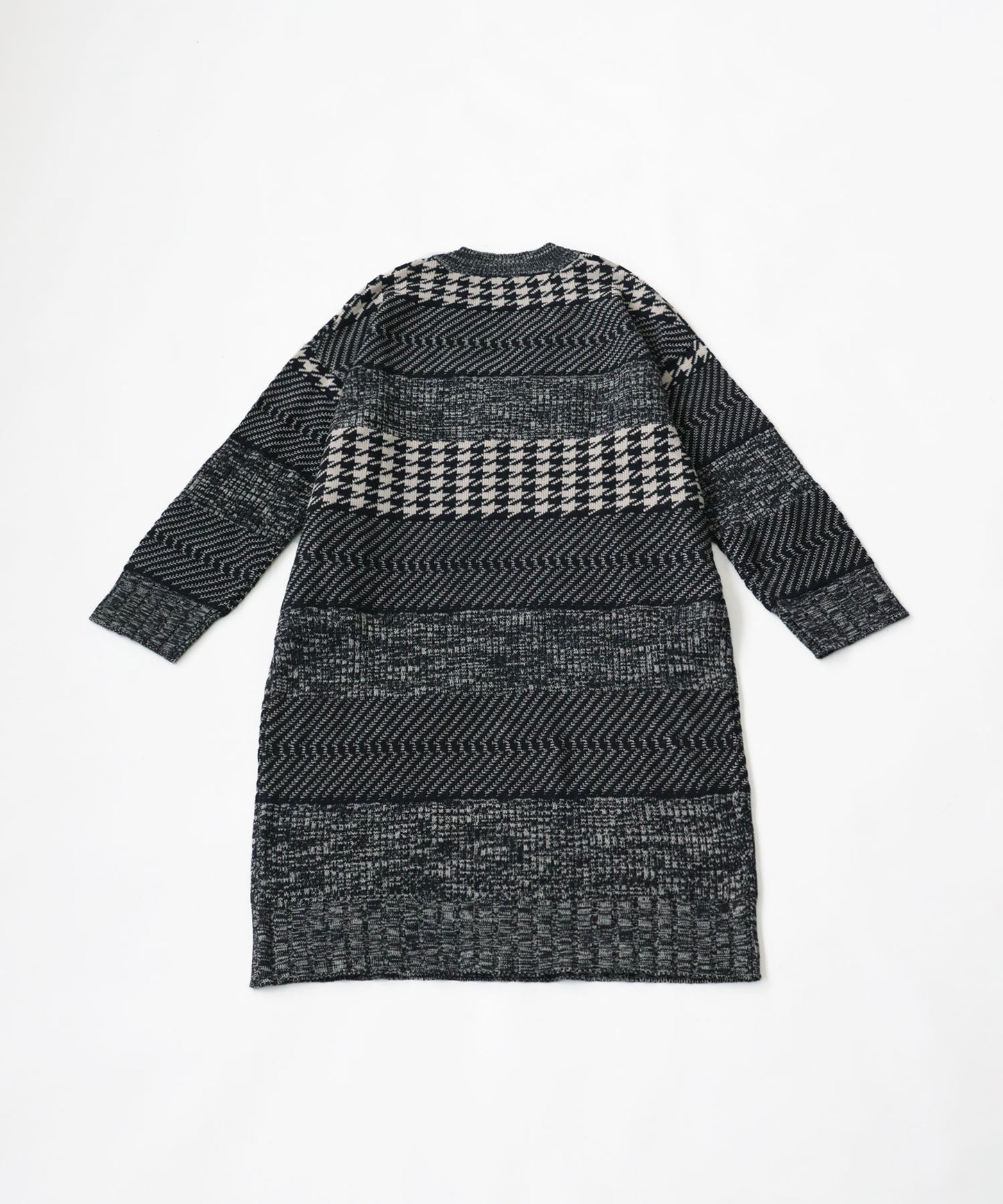 Total pattern V-neck knit dress Ladies