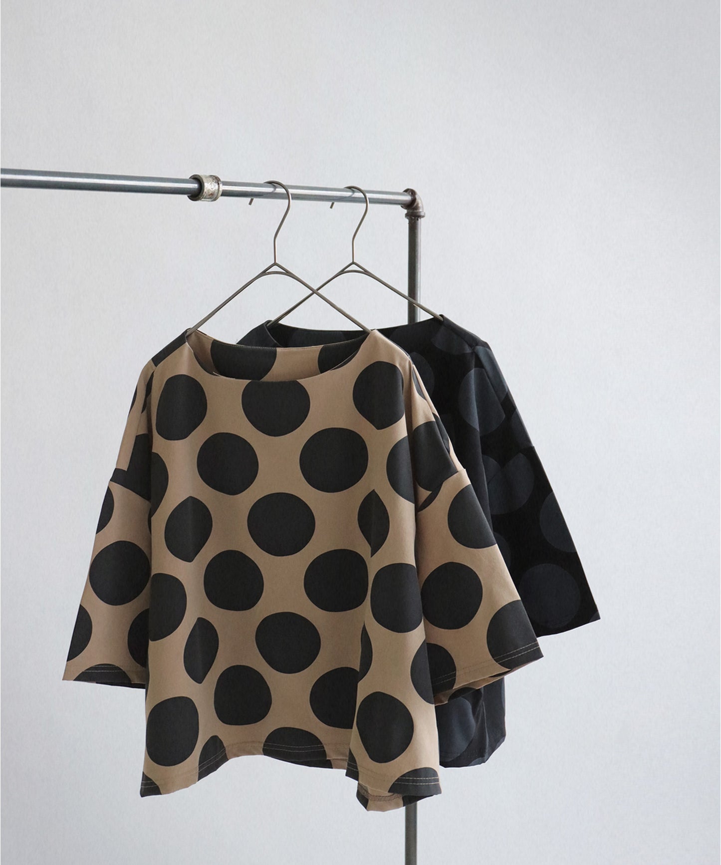 Retro dot pattern tops Ladies