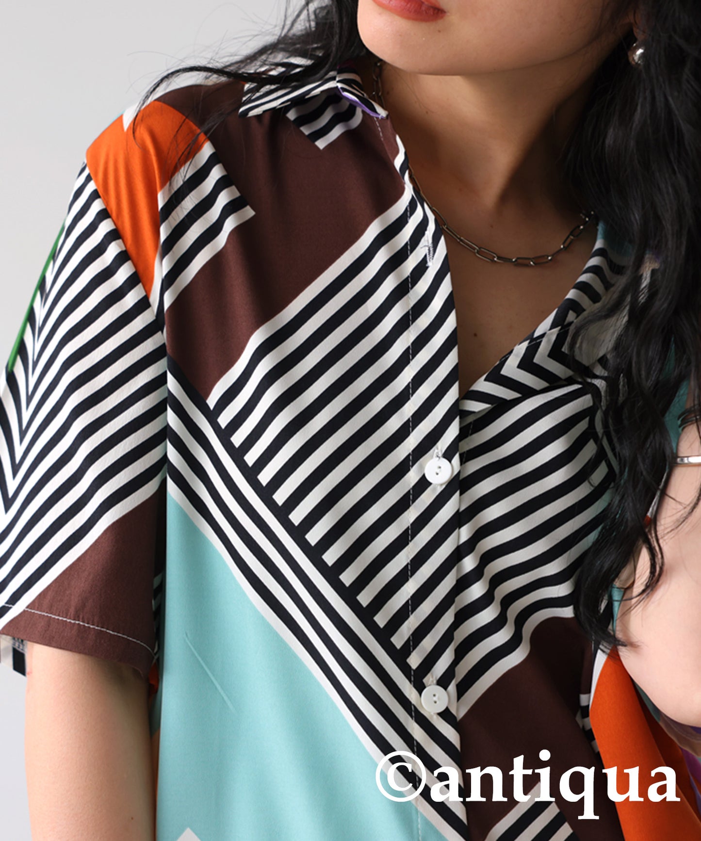 Retro pattern Ladies Short-Sleeved Shirt Ladies Tops