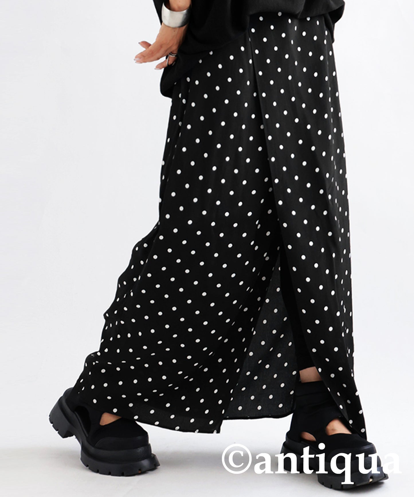 Dot pattern tight skirt Ladies