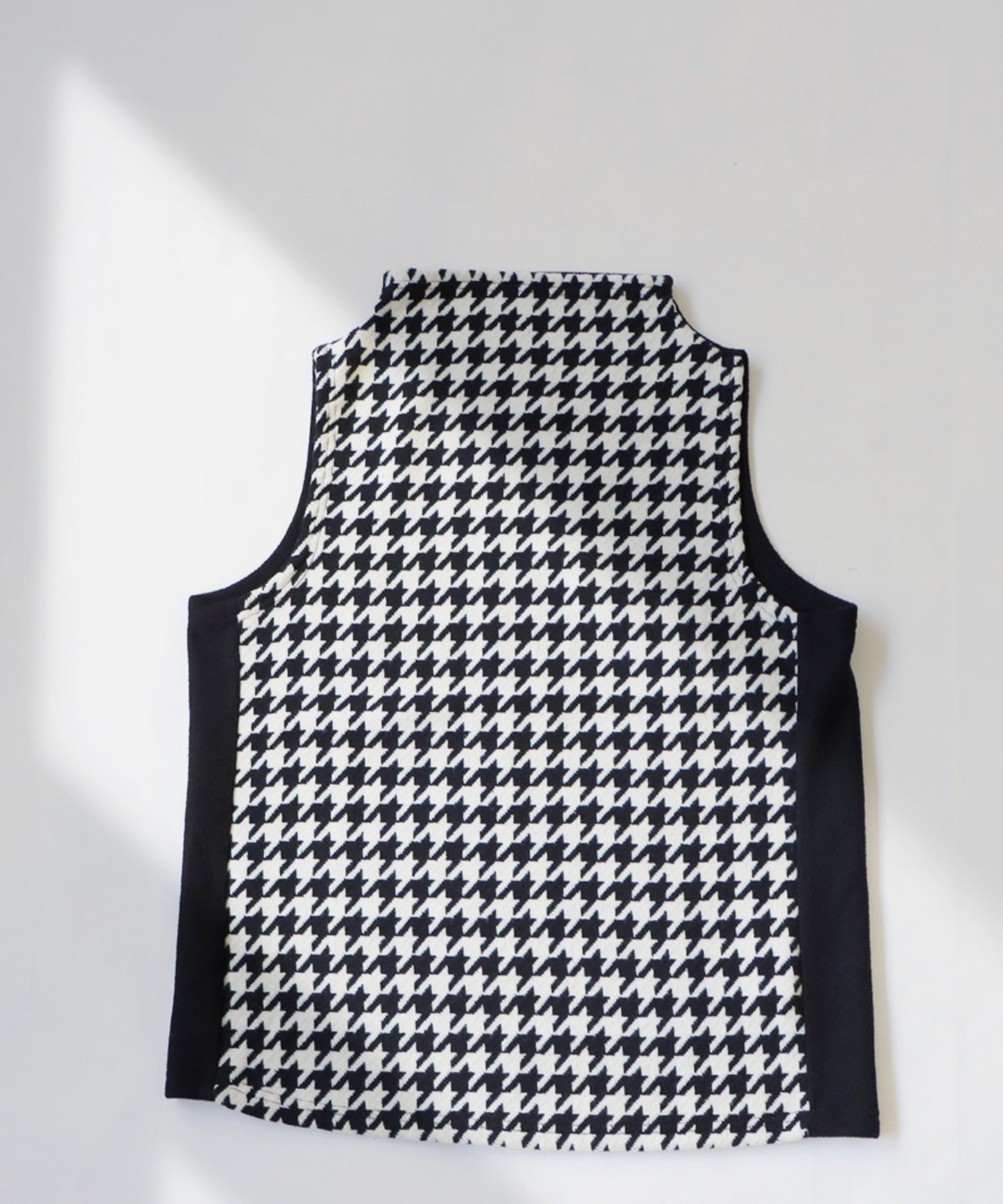 Houndstooth pattern knit vest Ladies