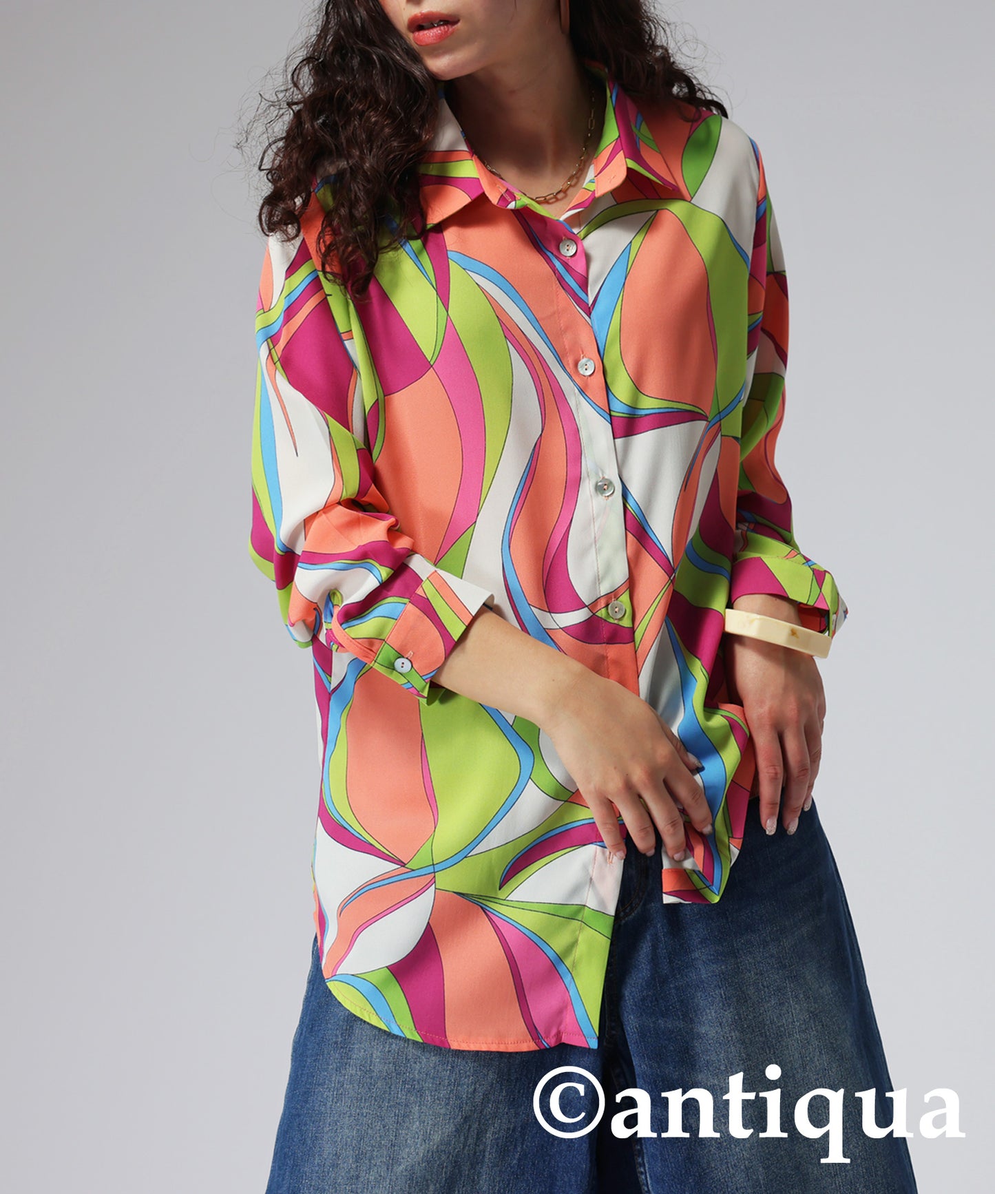 Retro pattern shirt Ladies