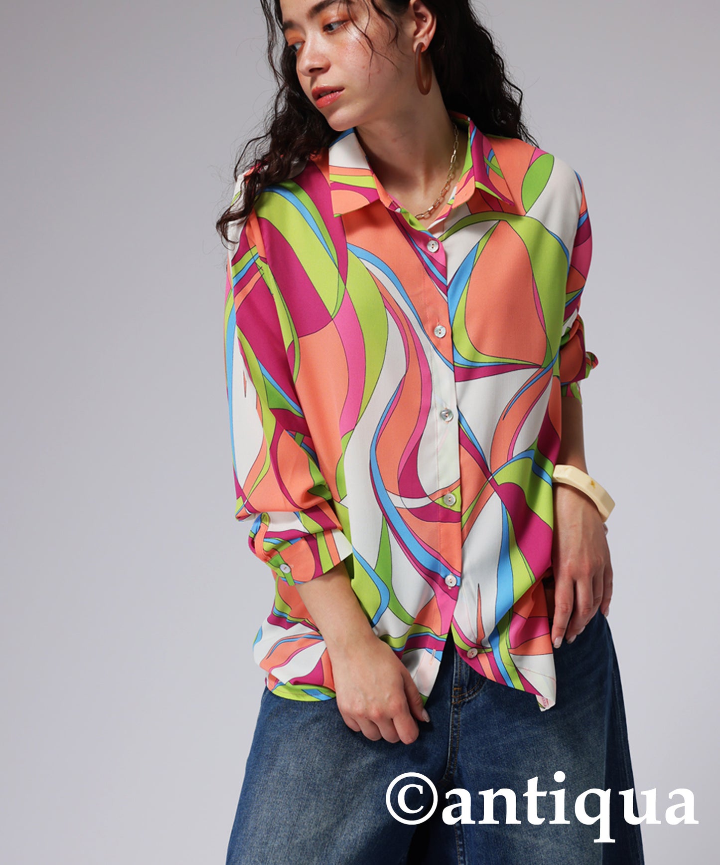 Retro pattern shirt Ladies