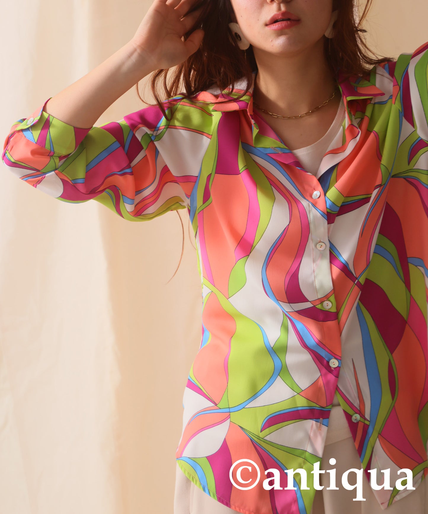 Retro pattern shirt Ladies