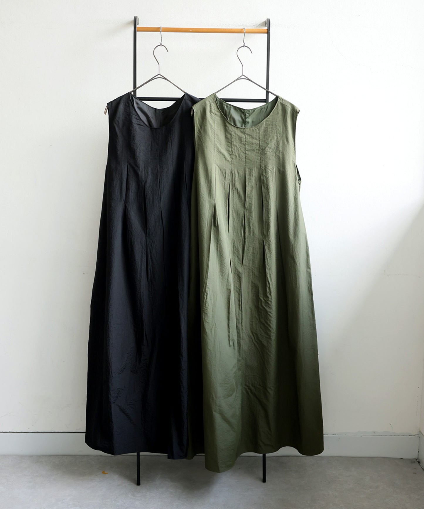 Tuck Design Dress Ladies