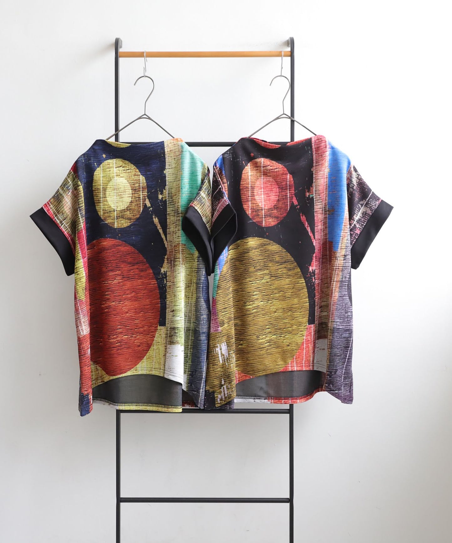 Ladies Modern Art Top