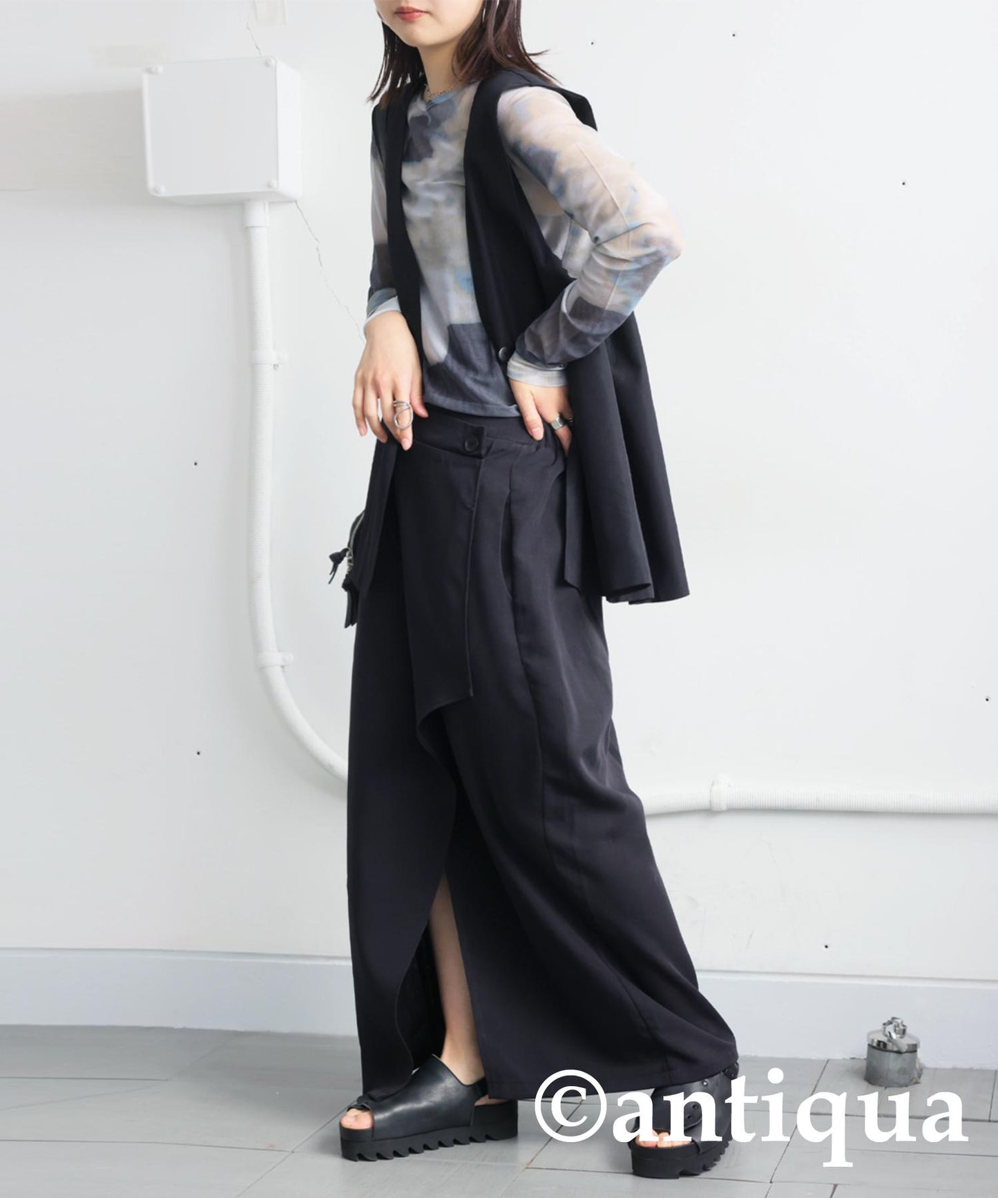 Ladies Slit Design Skirt