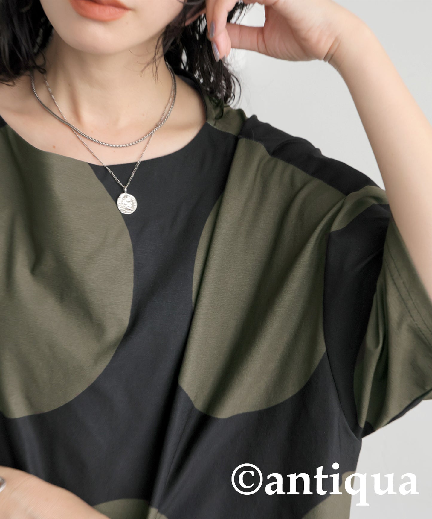 Ladies Polka Dot Half Sleeve Top