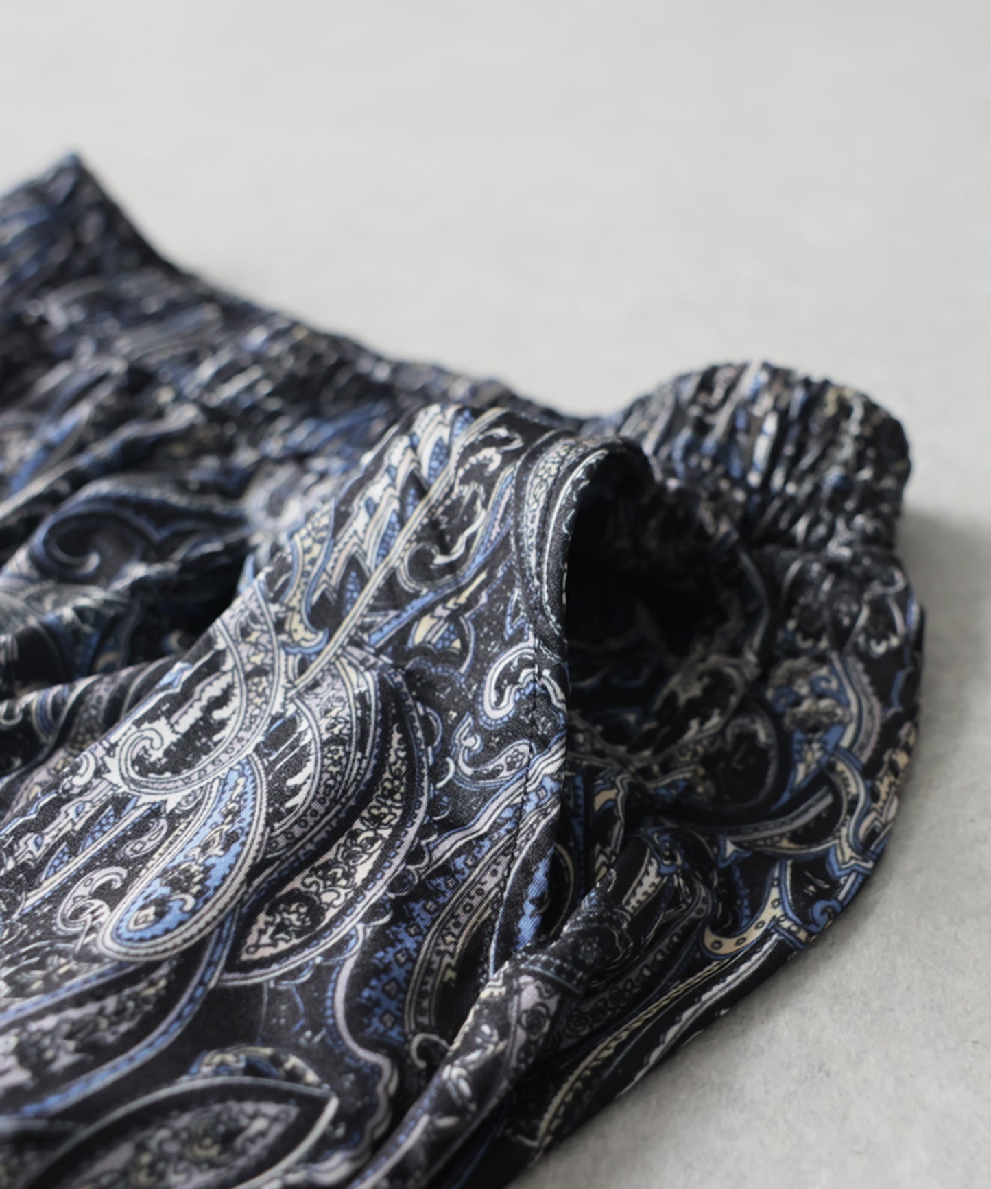 Long, All-Over Paisley Print Wide-Leg Pants Ladies