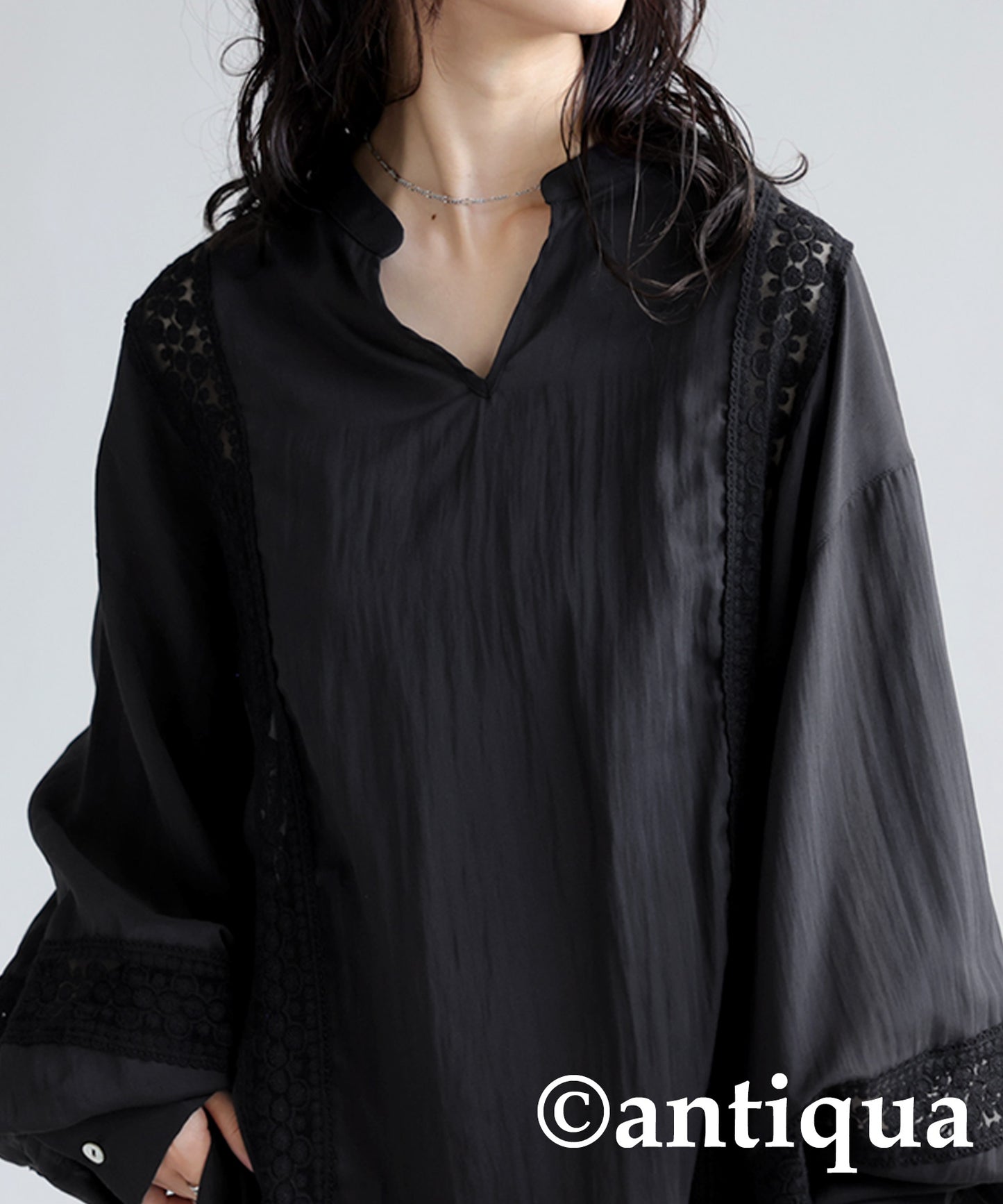 Lace switching blouse Ladies