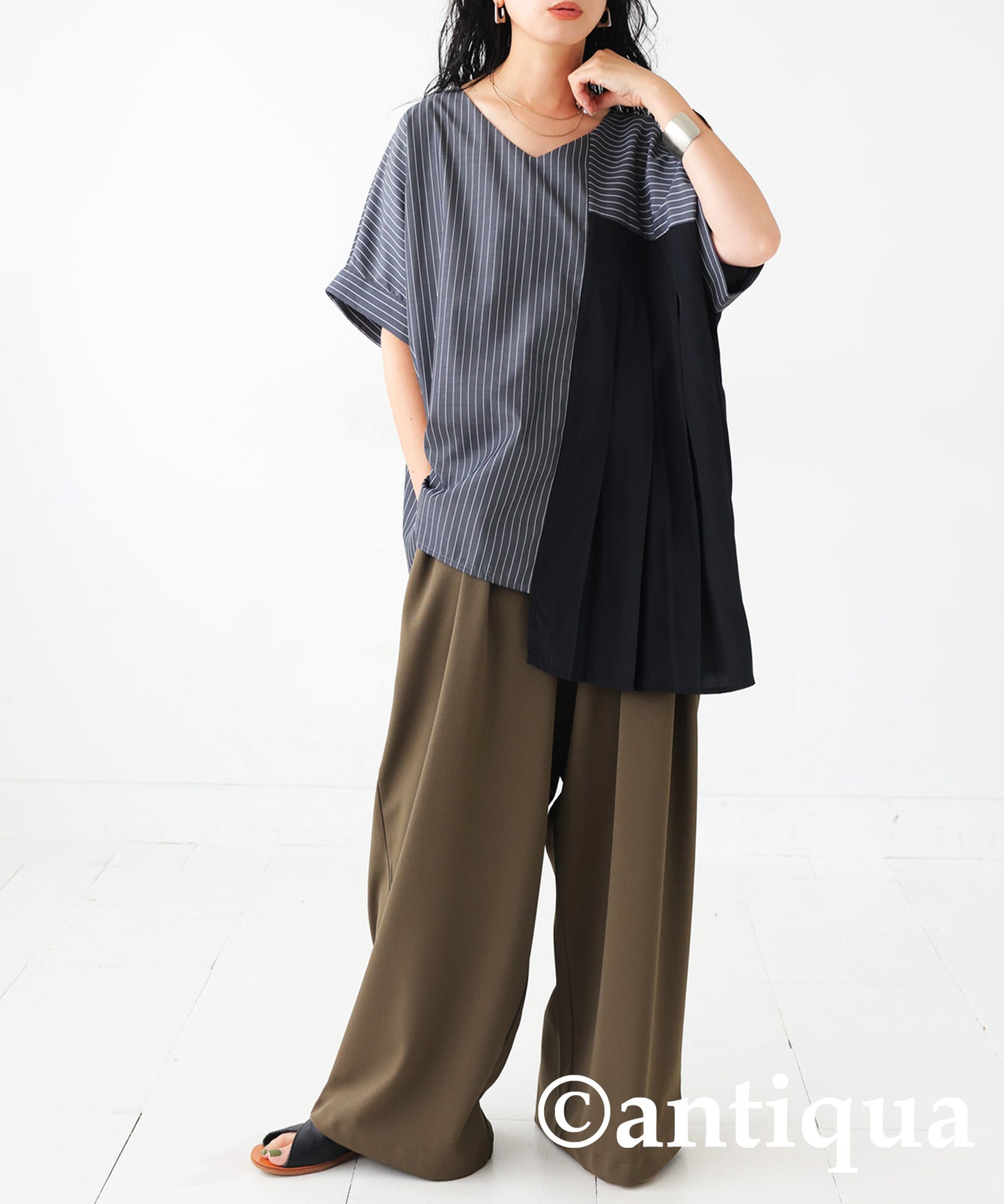 Ladies vertical striped blouse with pleats short sleeves