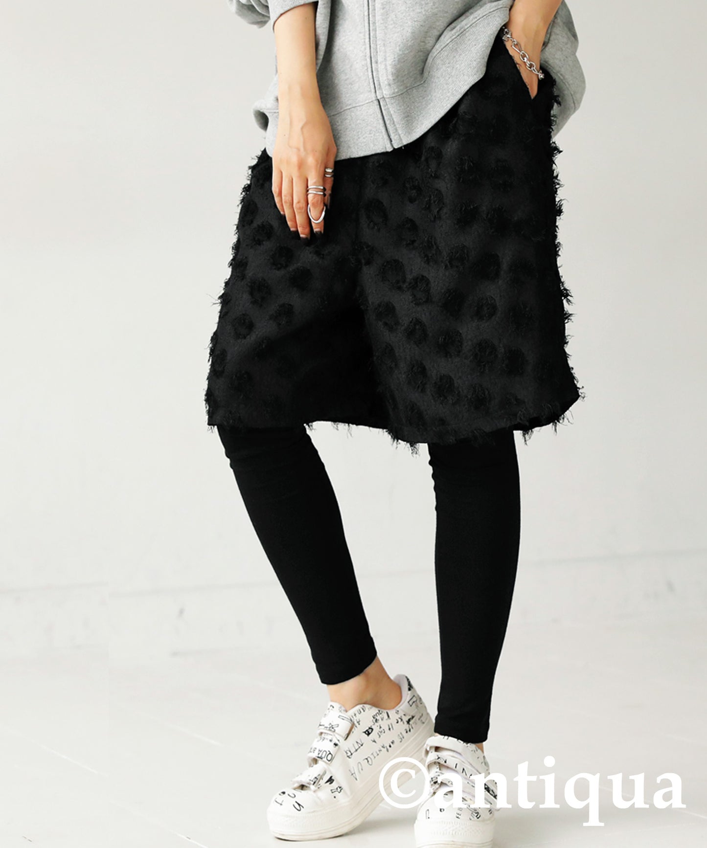 Dot Jacquard Half Pants Ladies