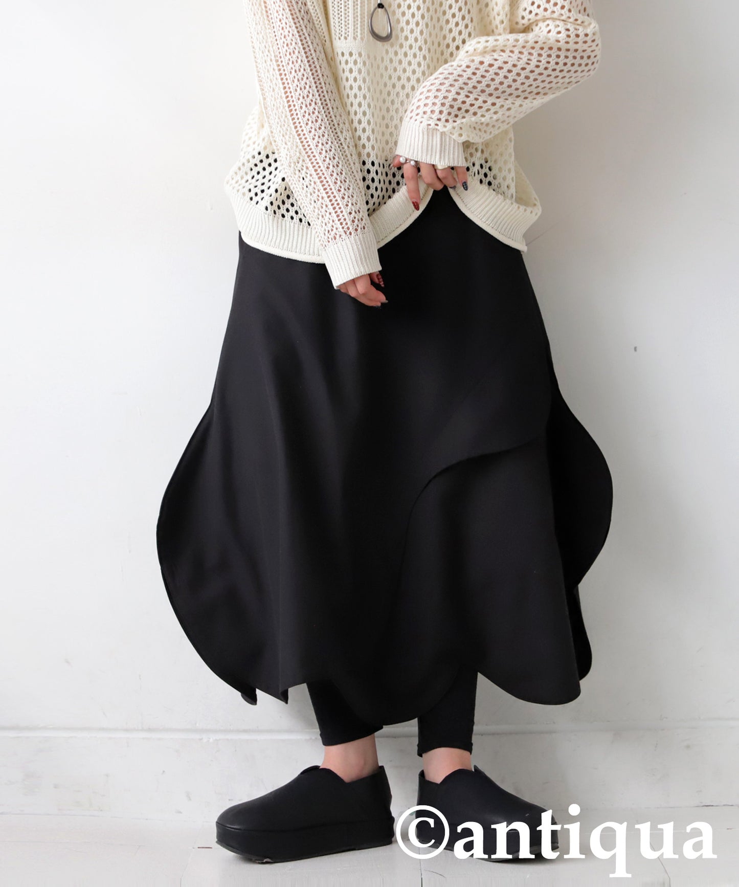 Hem Wave Deformed Skirt Ladies