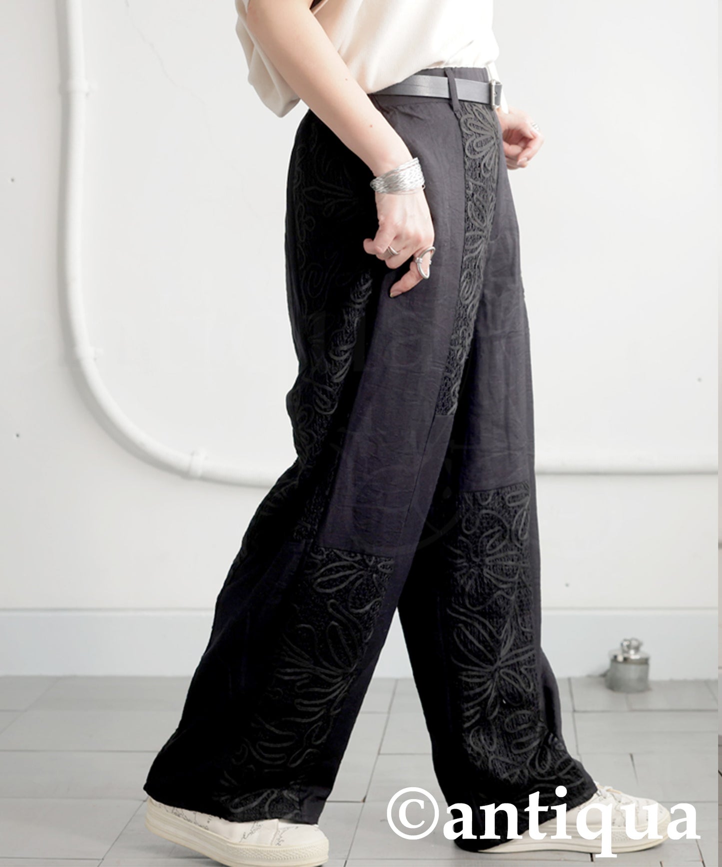 Ladies Nuanced Lace Pants