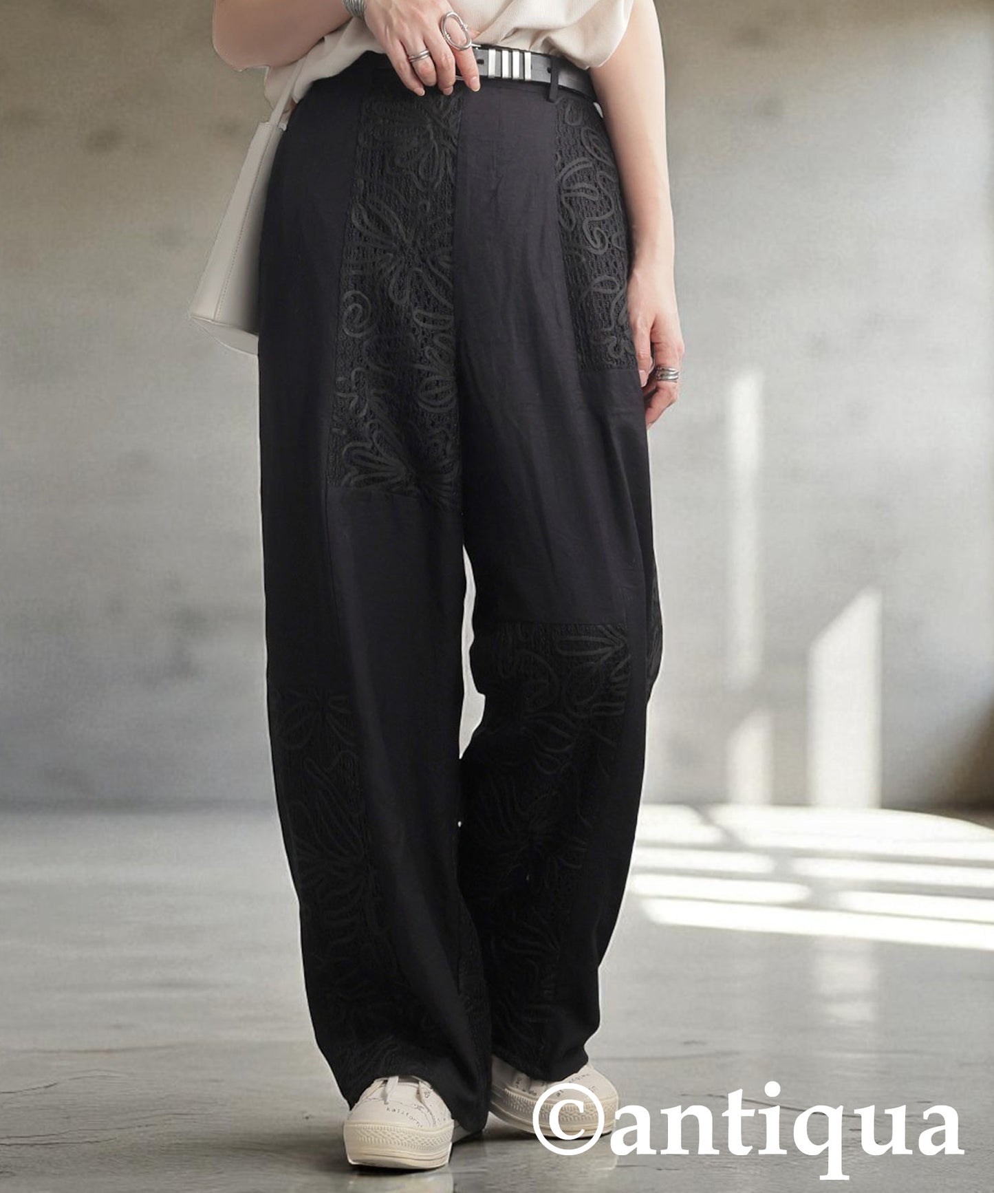 Ladies Nuanced Lace Pants