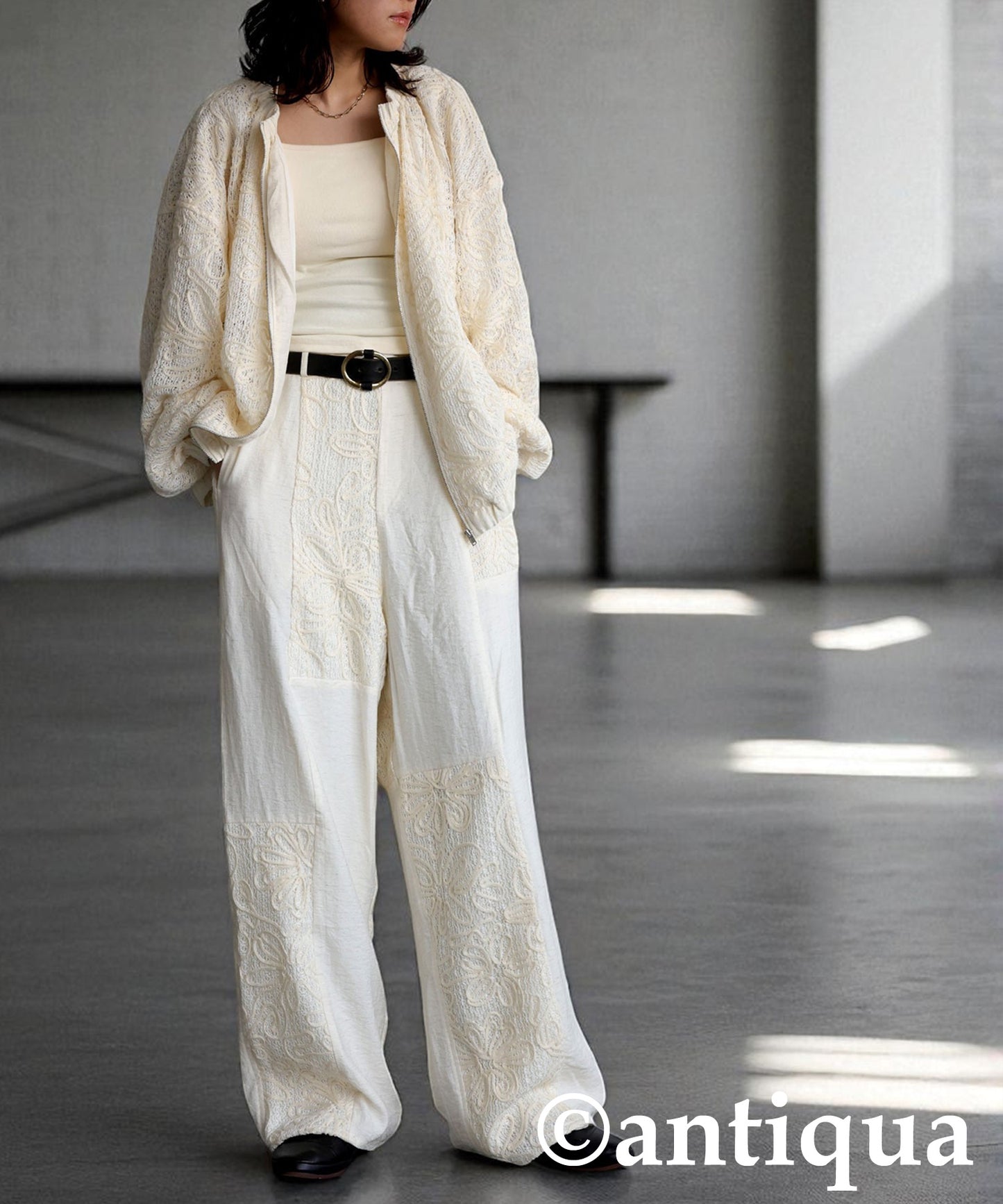 Ladies Nuanced Lace Pants