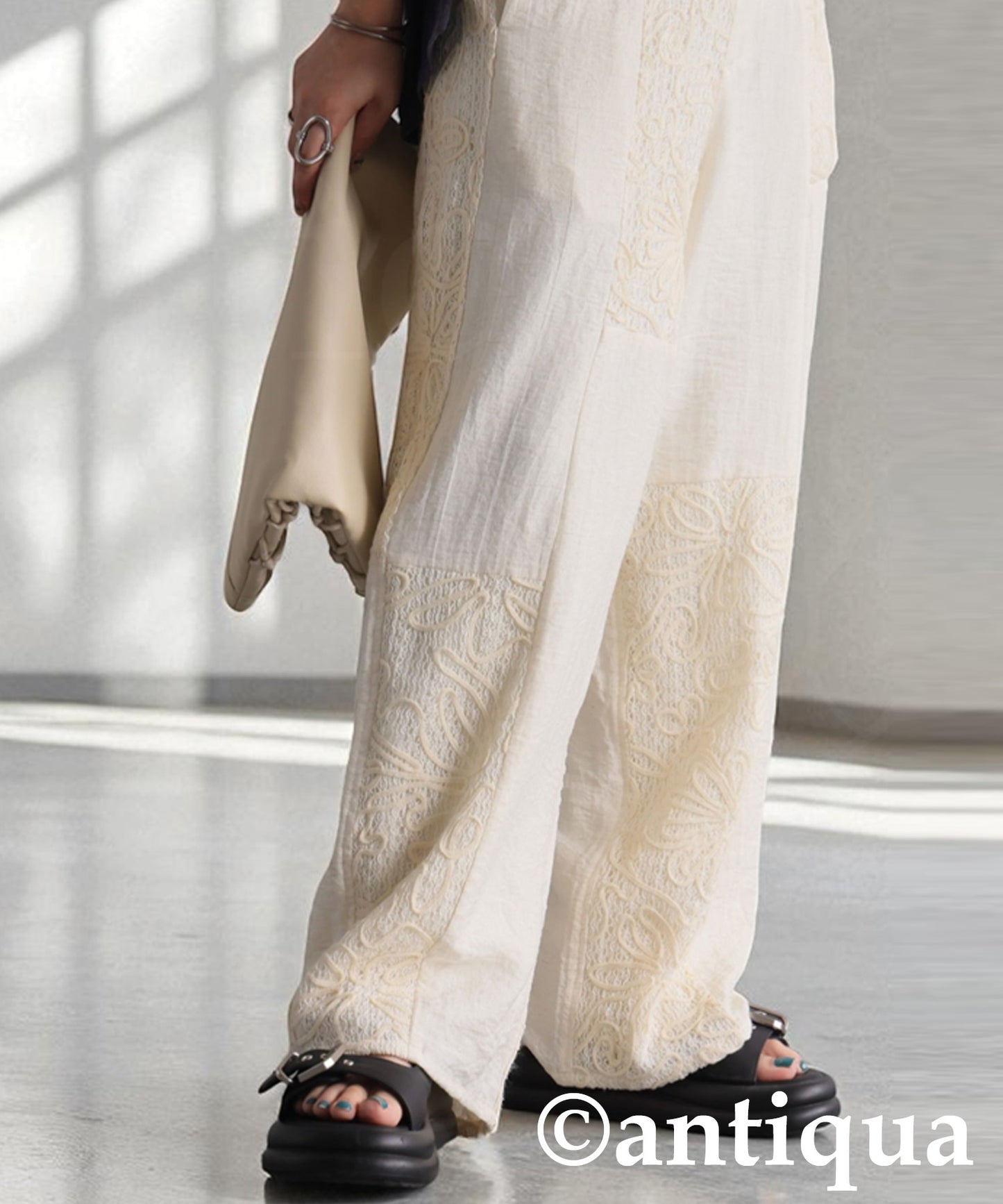 Ladies Nuanced Lace Pants