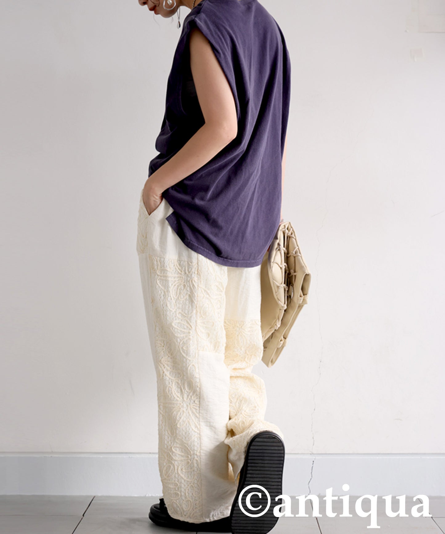 Ladies Nuanced Lace Pants