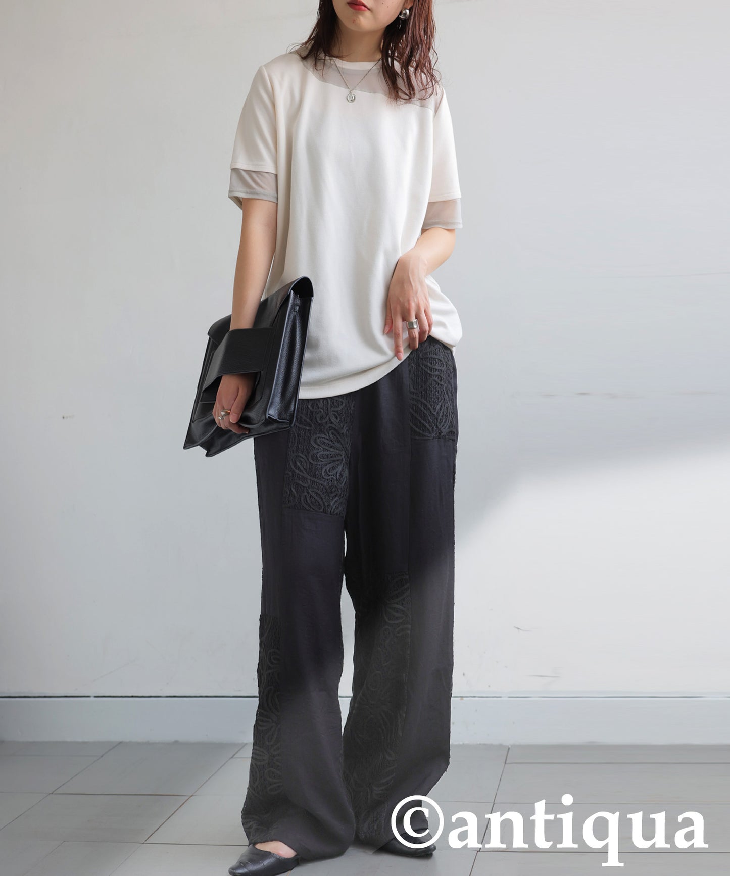 Ladies Nuanced Lace Pants