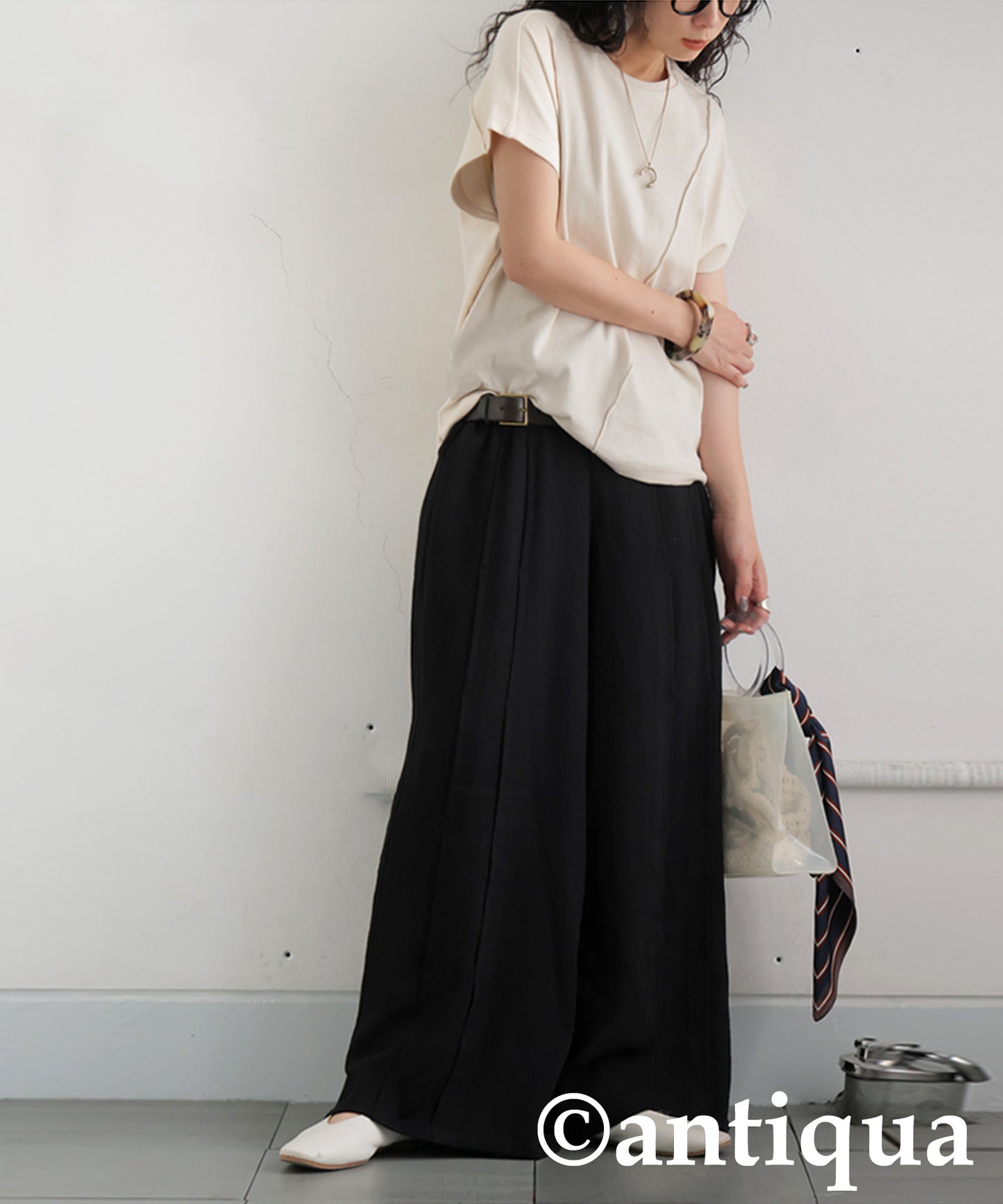 Ladies Wide-Pleated Pants