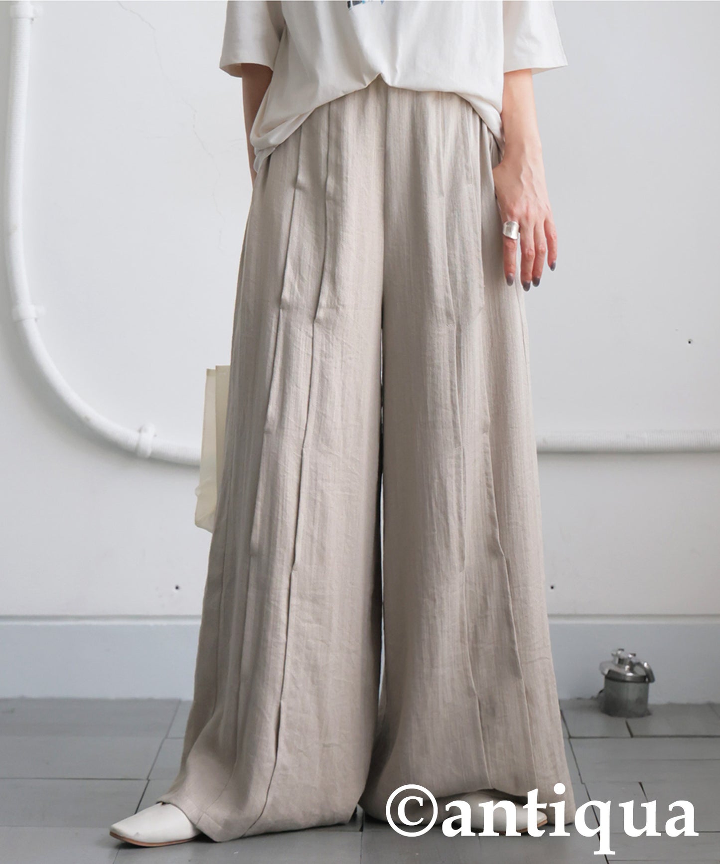 Ladies Wide-Pleated Pants