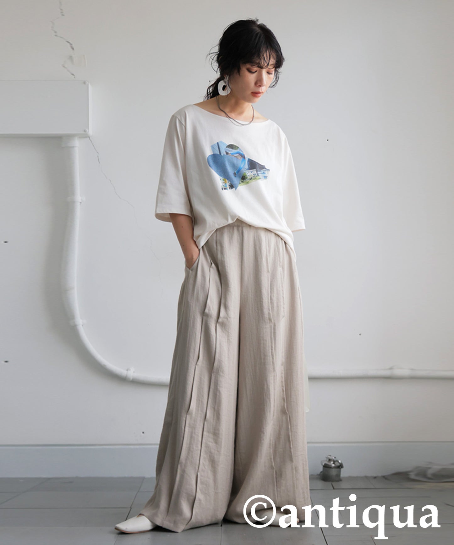 Ladies Wide-Pleated Pants