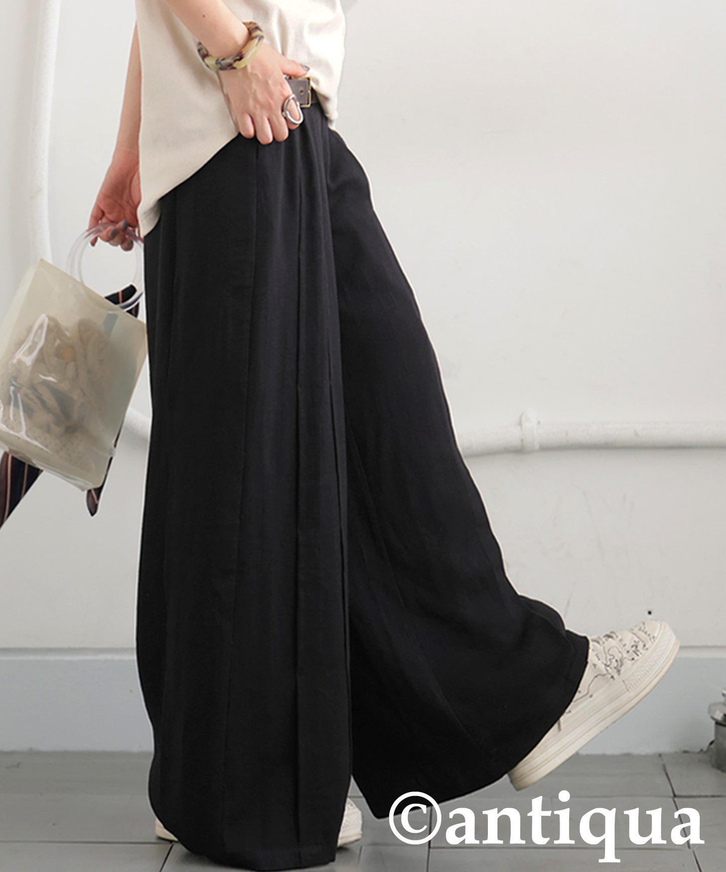 Ladies Wide-Pleated Pants