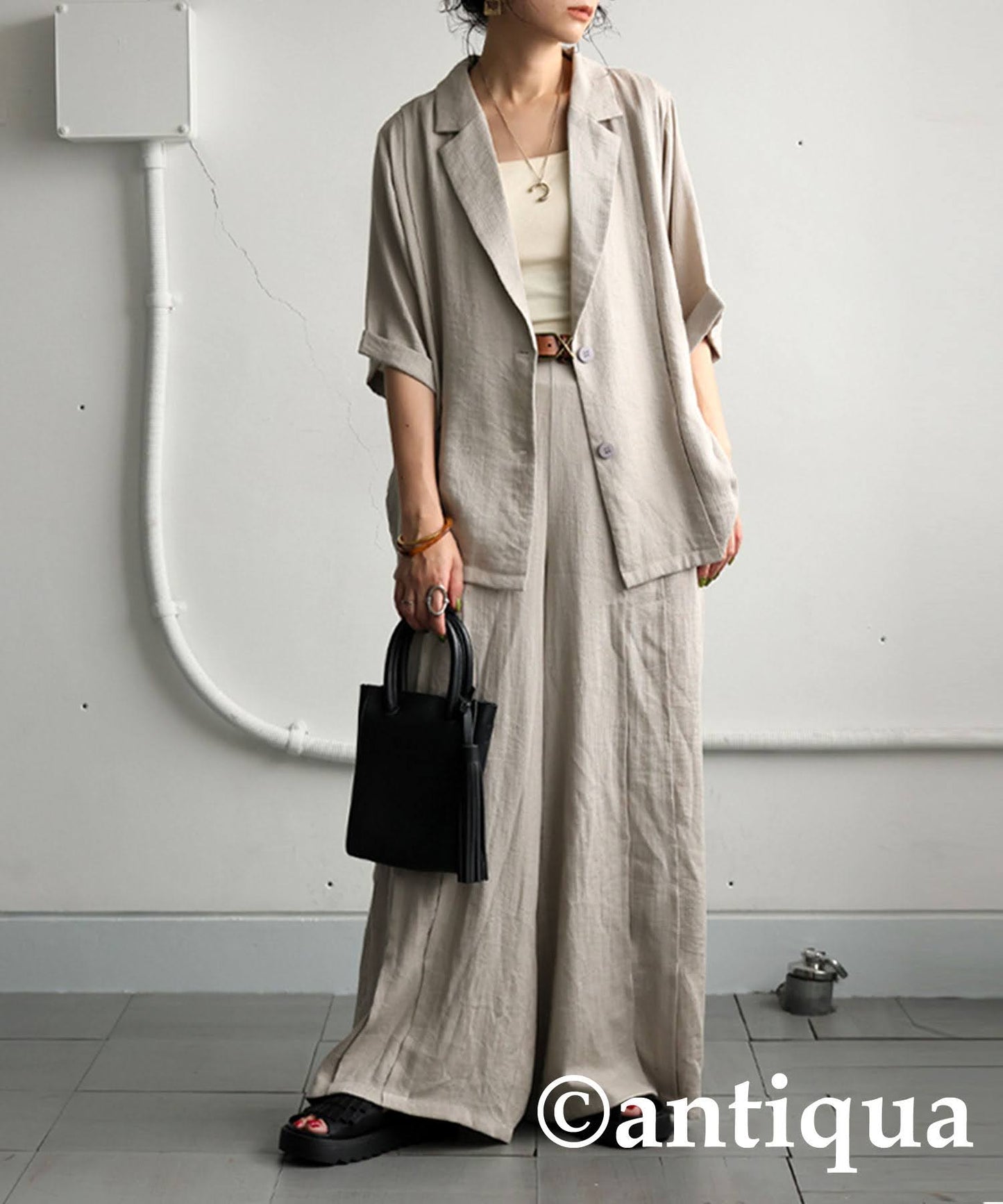 Ladies Tuck Short Sleeve Jacket