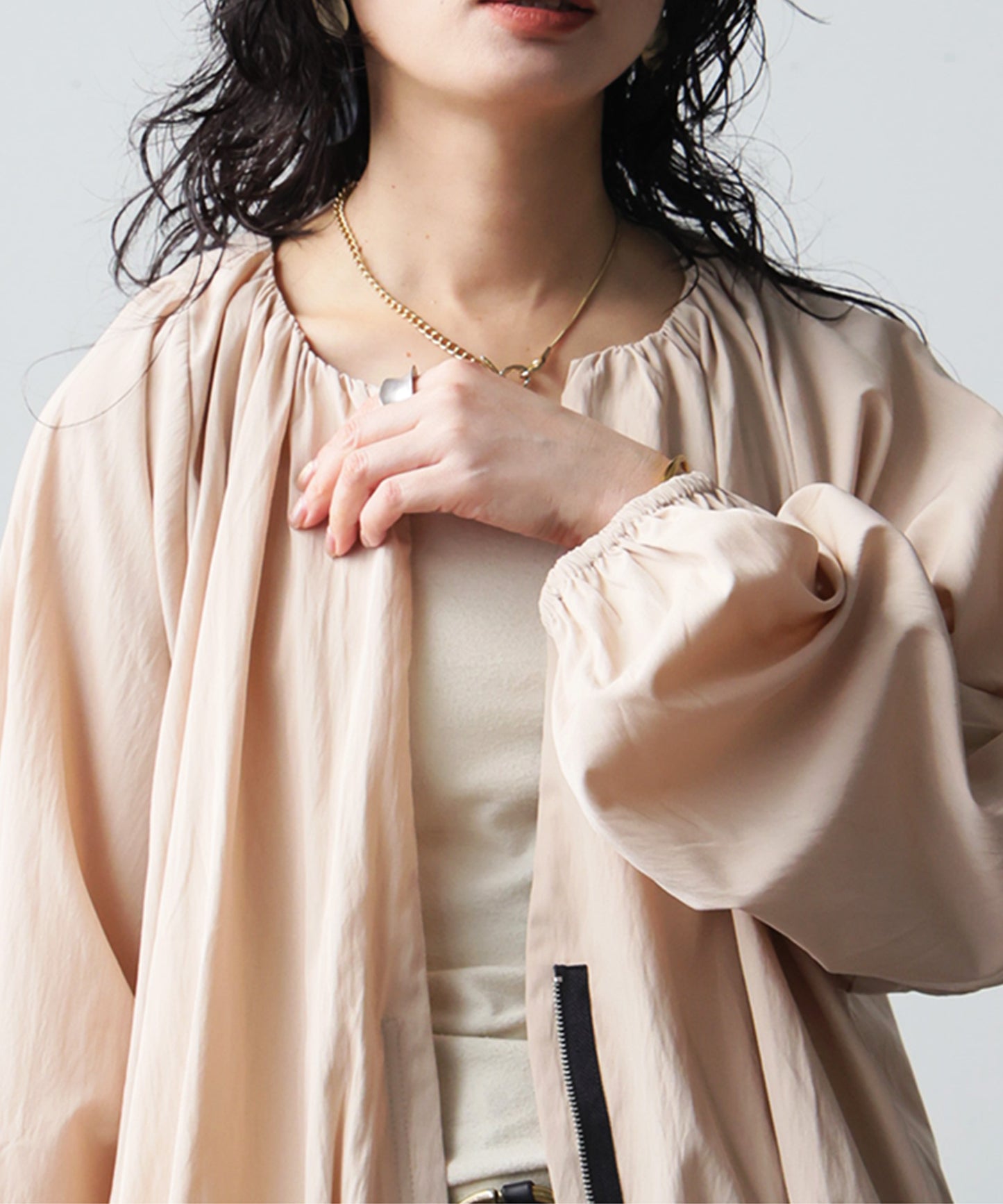 Gathered Neck, Color-Blocked Zip-Up Light Blouson Ladies