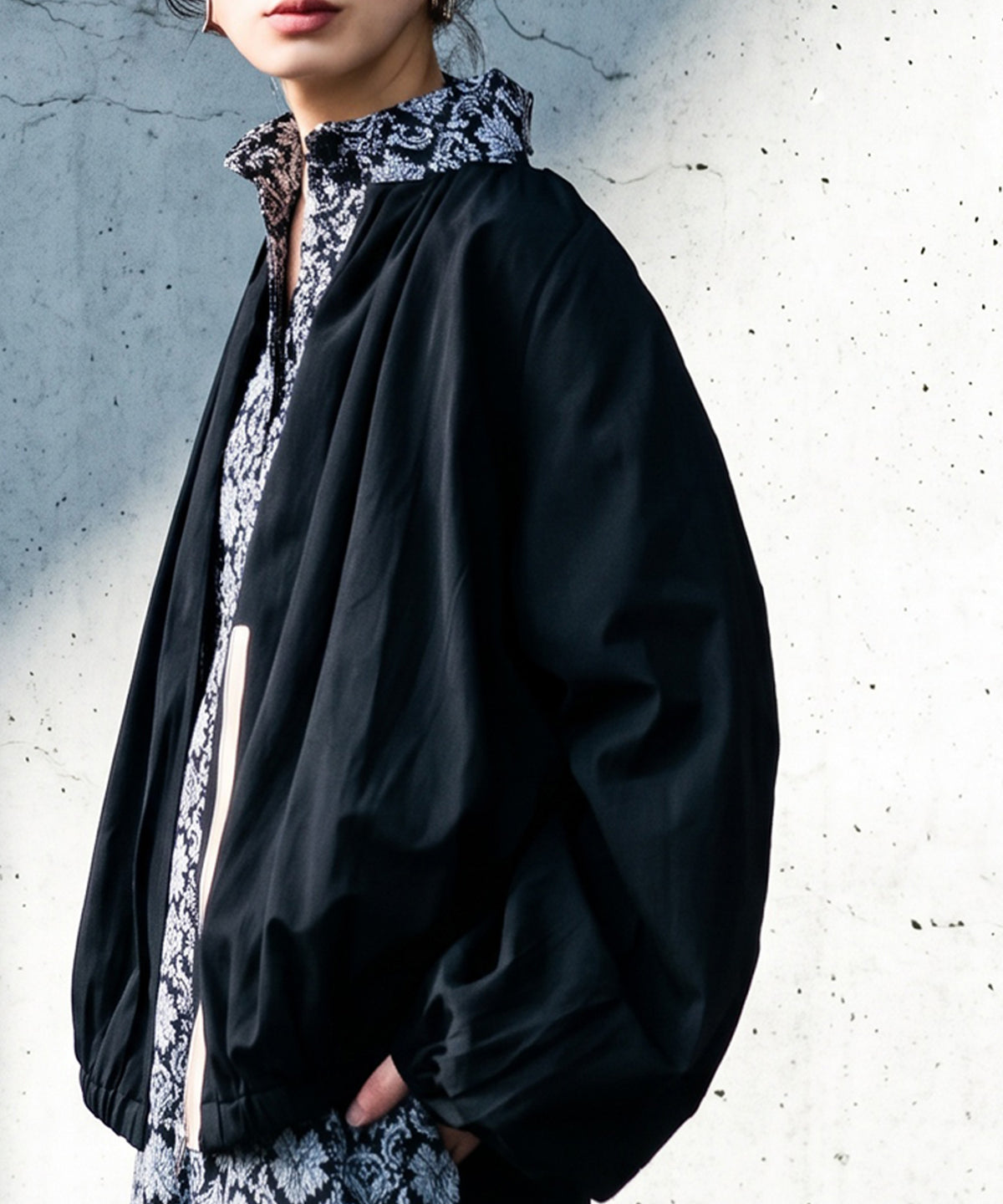 Gathered Neck, Color-Blocked Zip-Up Light Blouson Ladies